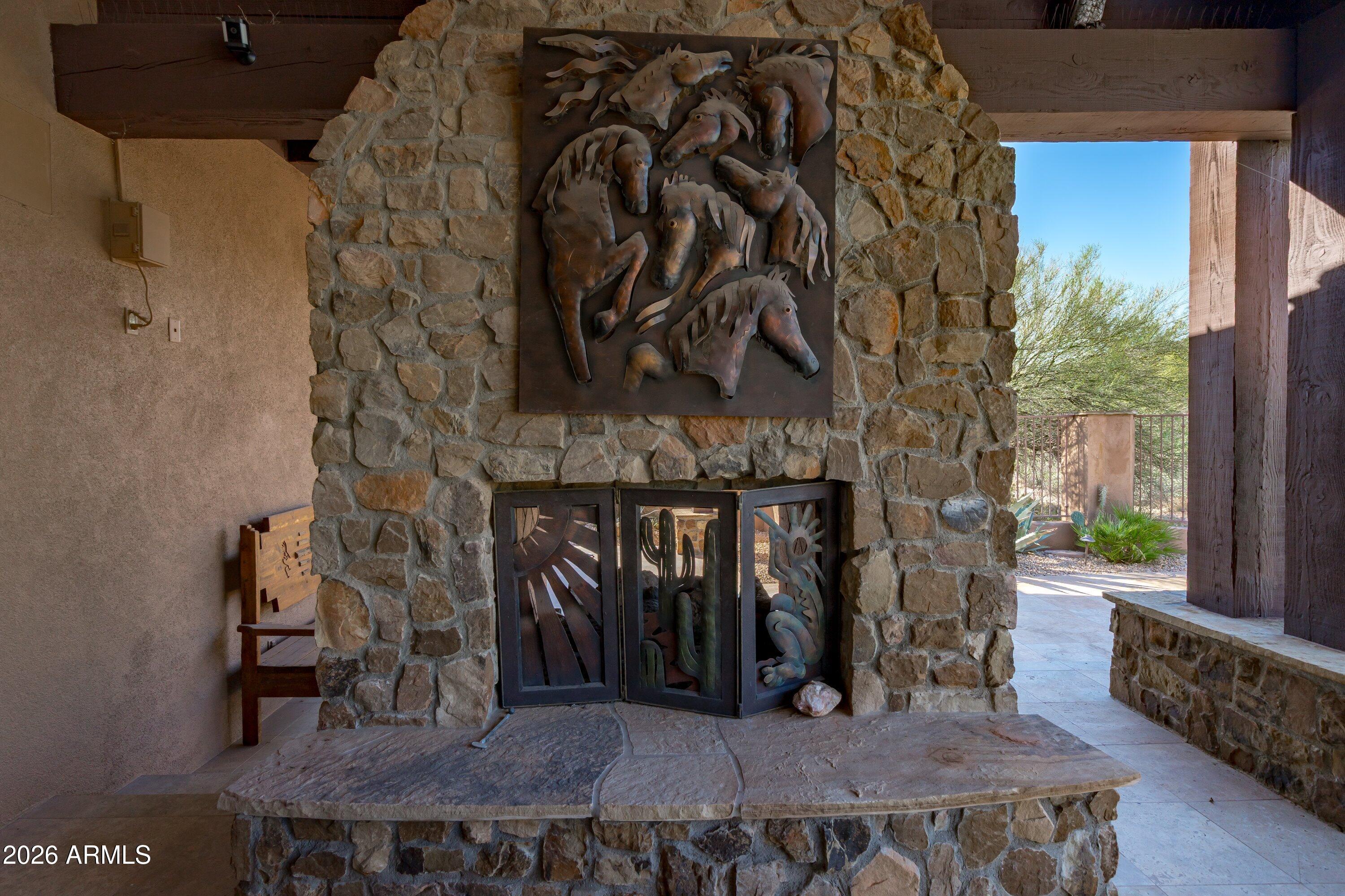 WHISPER ROCK - Residential