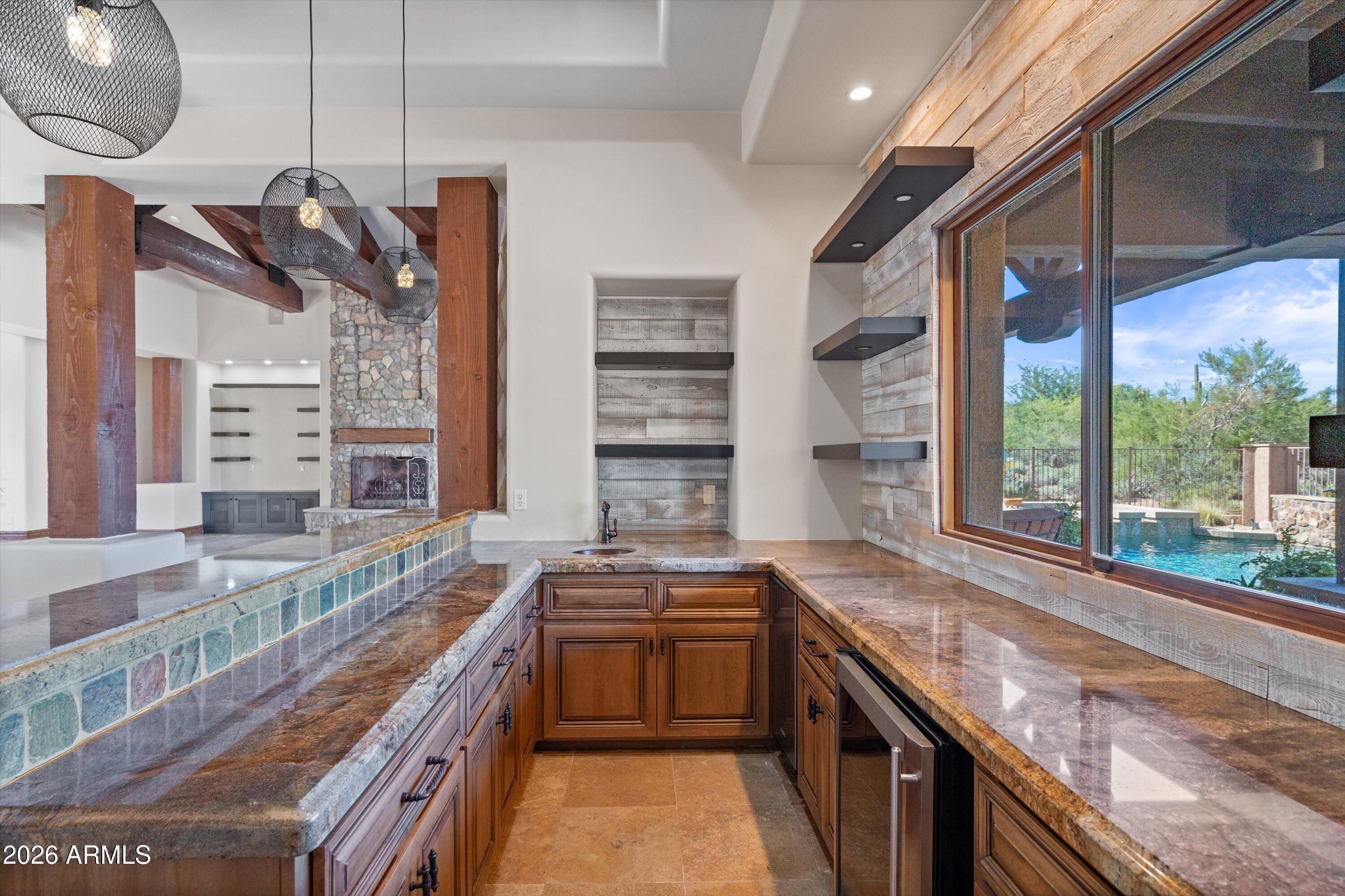 WHISPER ROCK - Residential