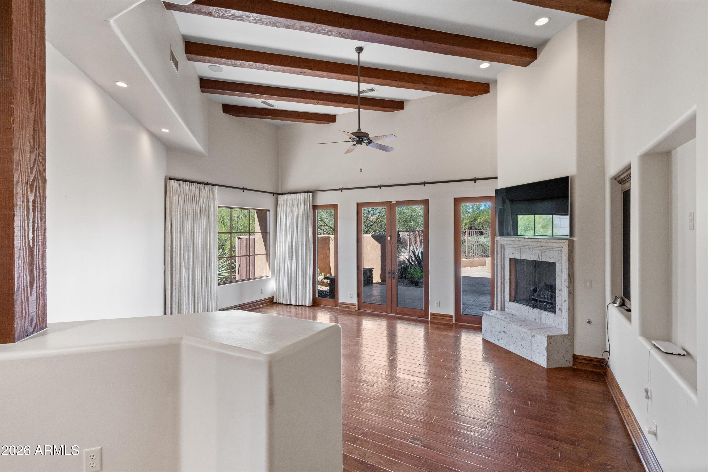 WHISPER ROCK - Residential