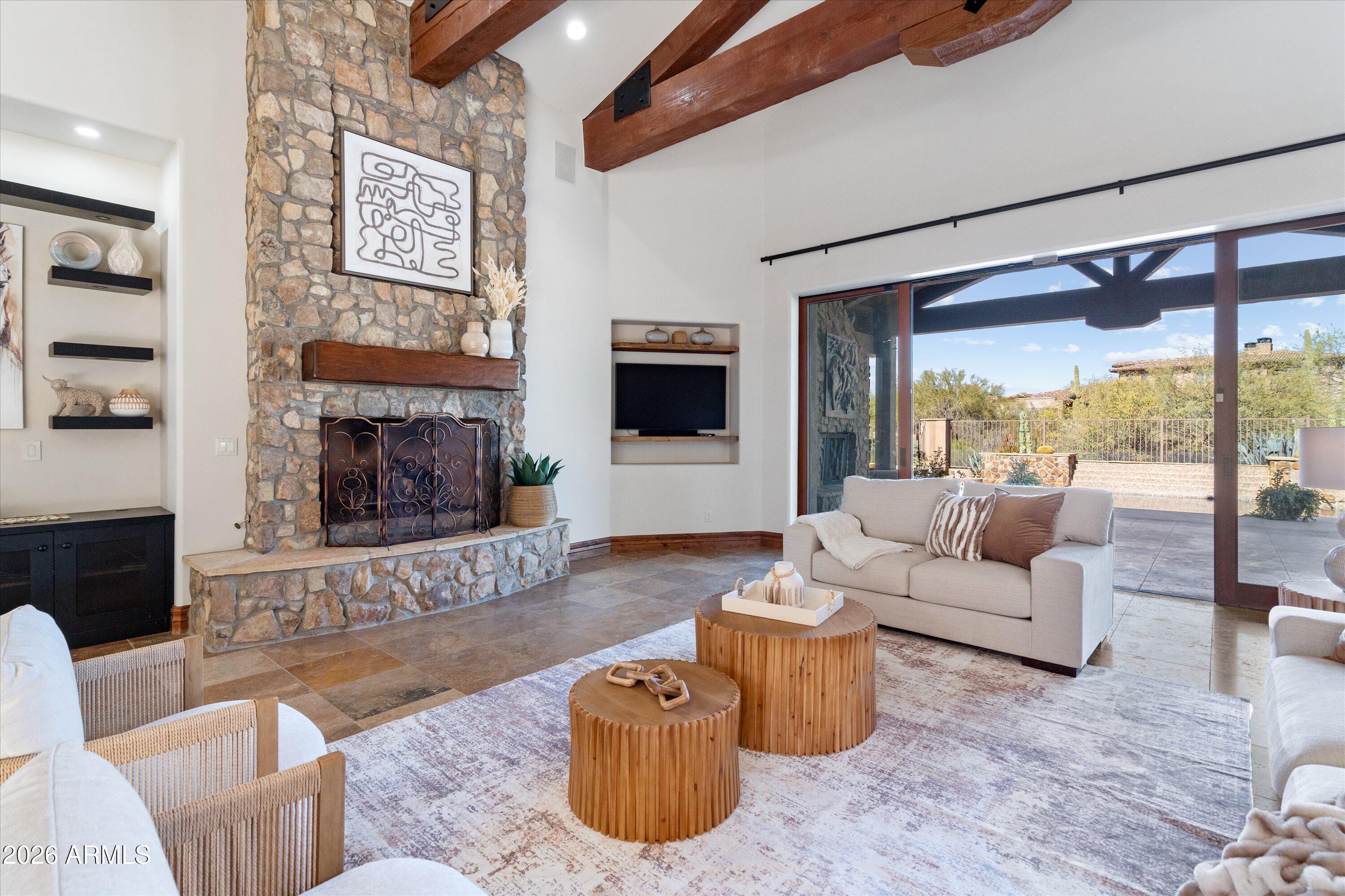 WHISPER ROCK - Residential
