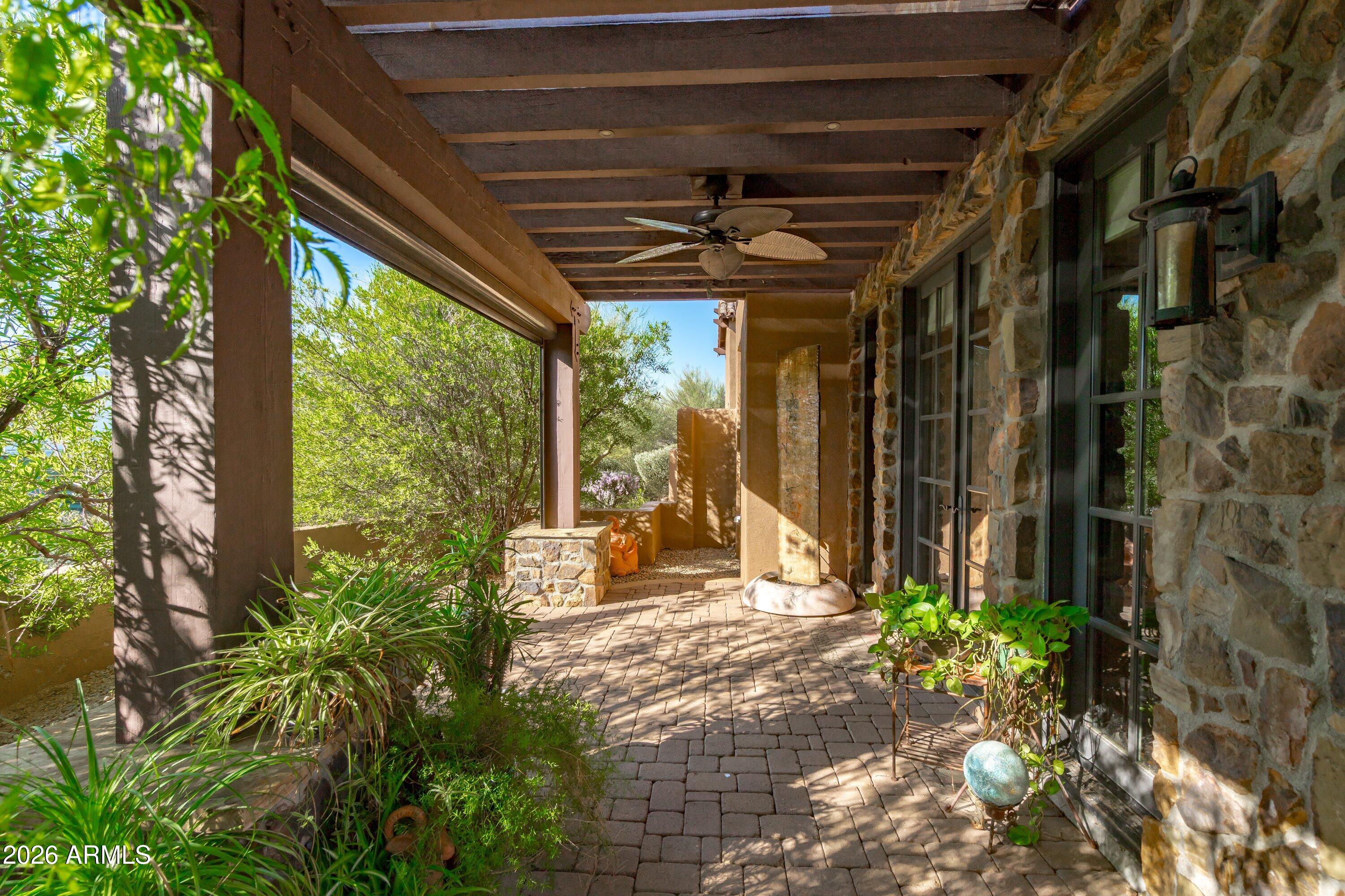 WHISPER ROCK - Residential