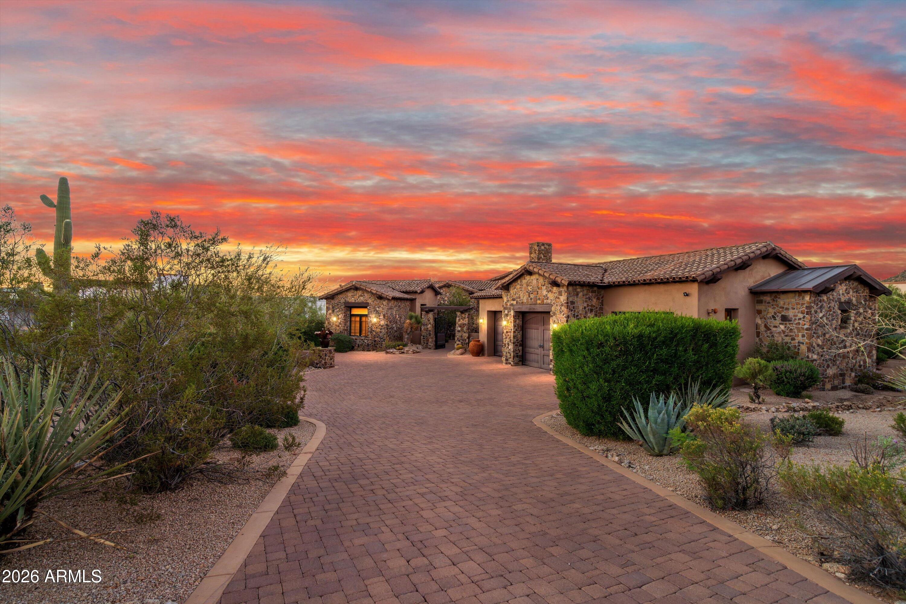 WHISPER ROCK - Residential