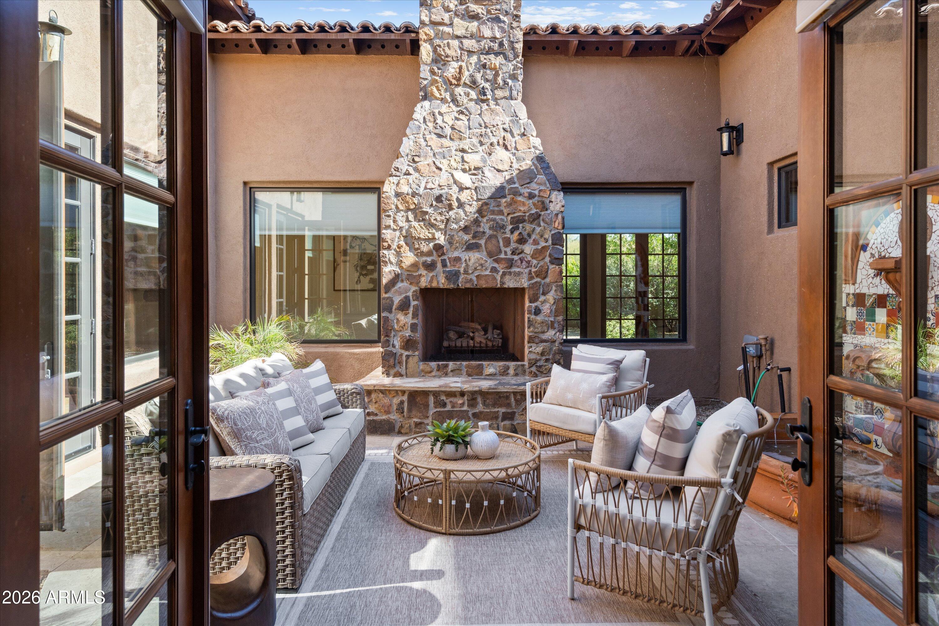 WHISPER ROCK - Residential