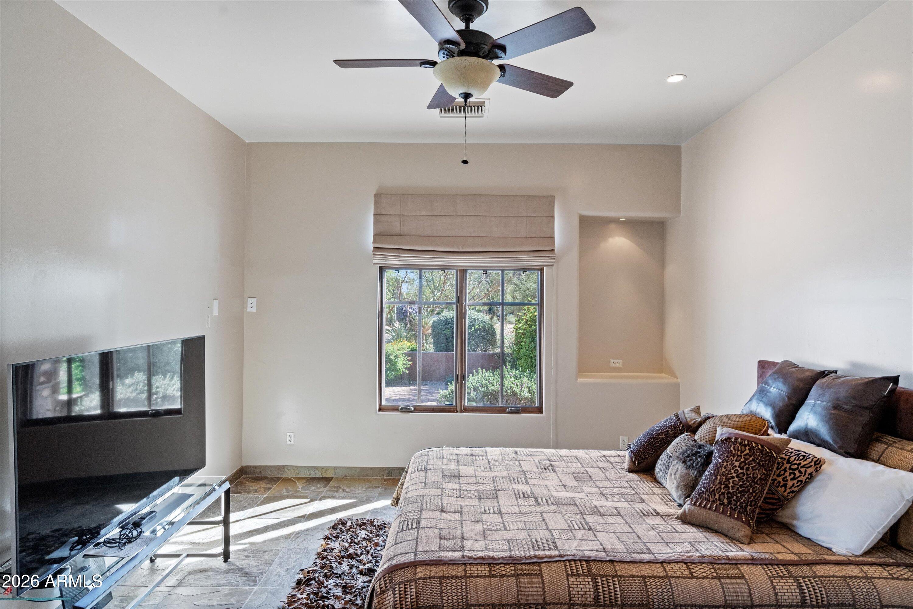 WHISPER ROCK - Residential