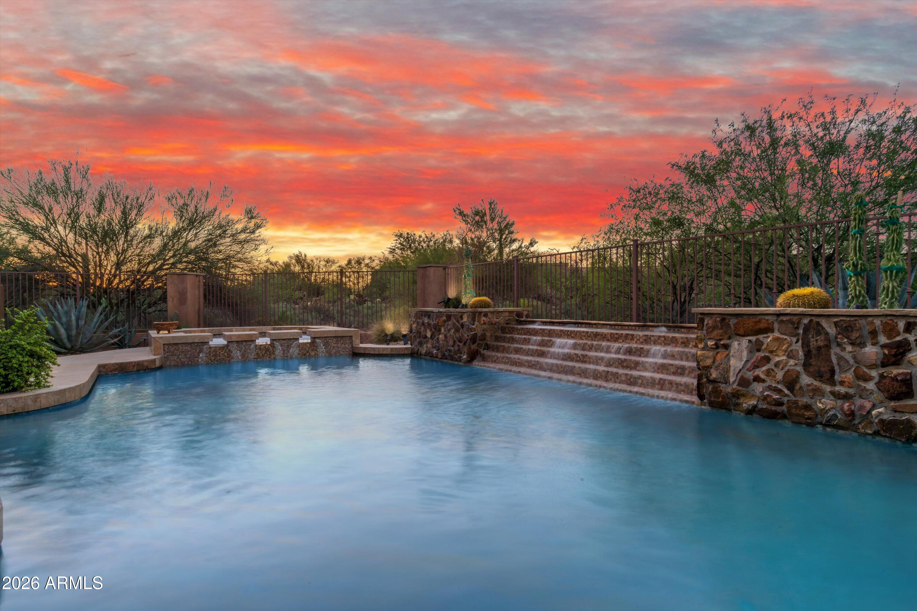 WHISPER ROCK - Residential