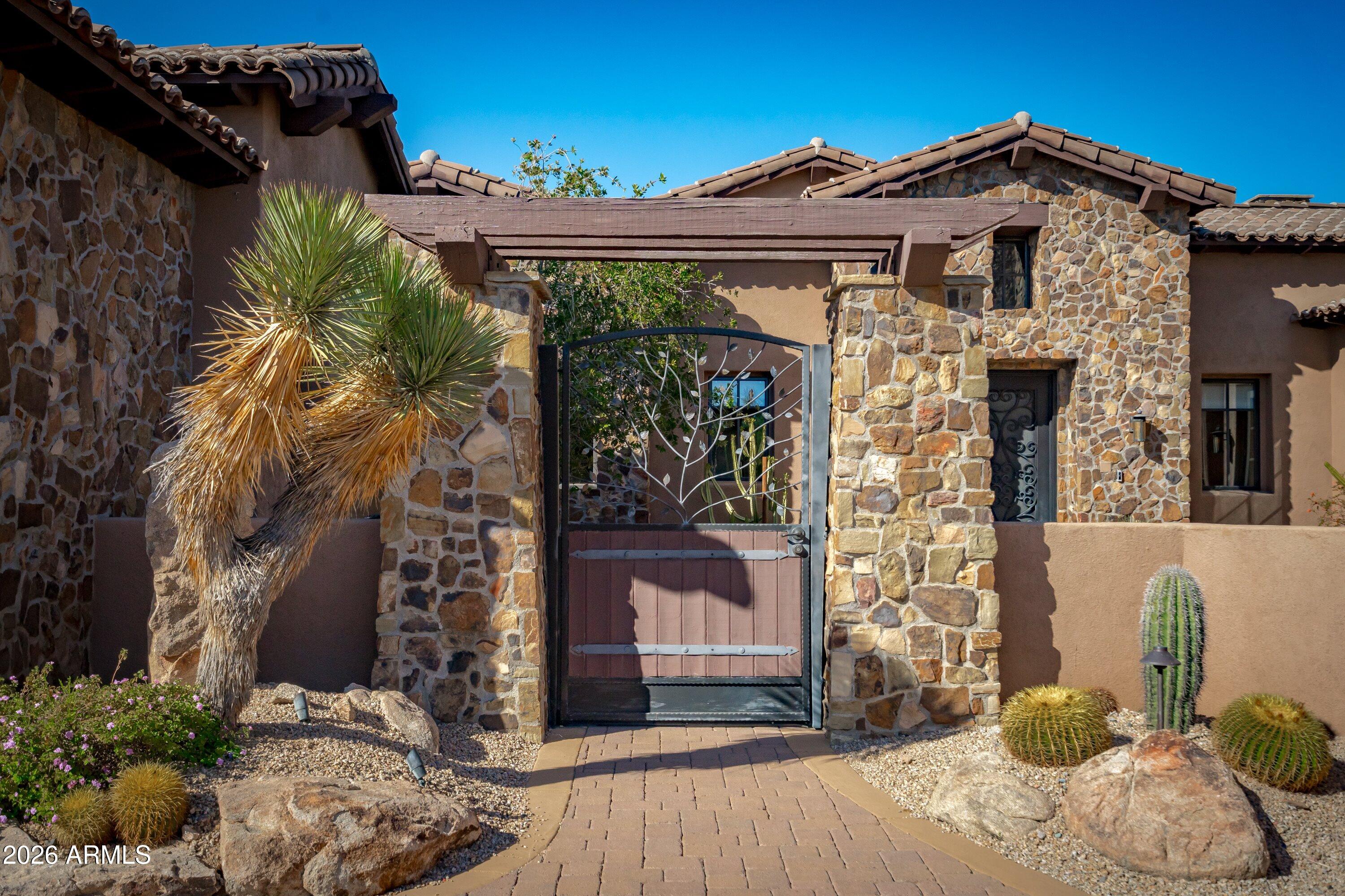 WHISPER ROCK - Residential