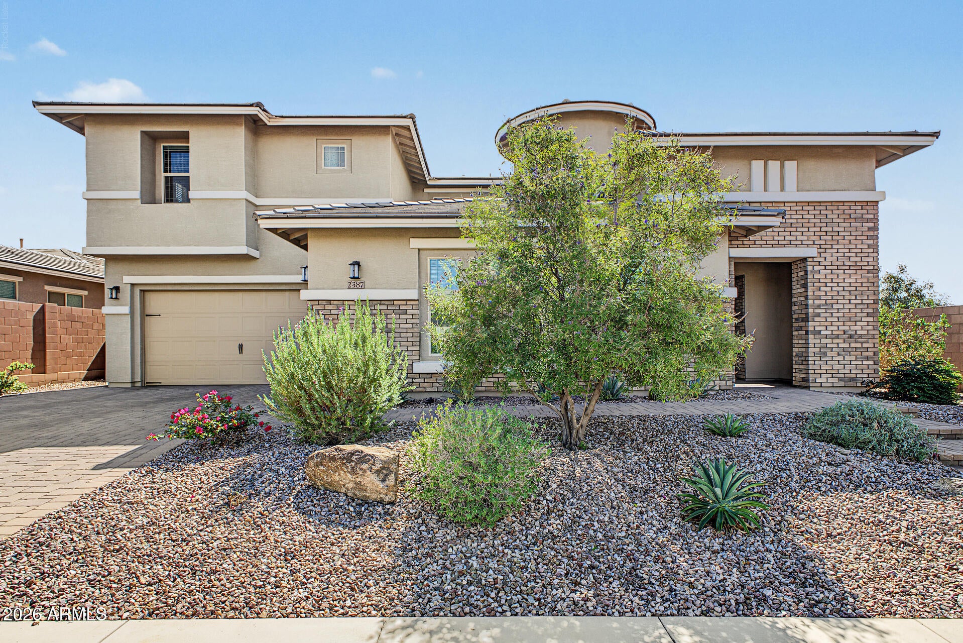 2387 E SUSAN Drive