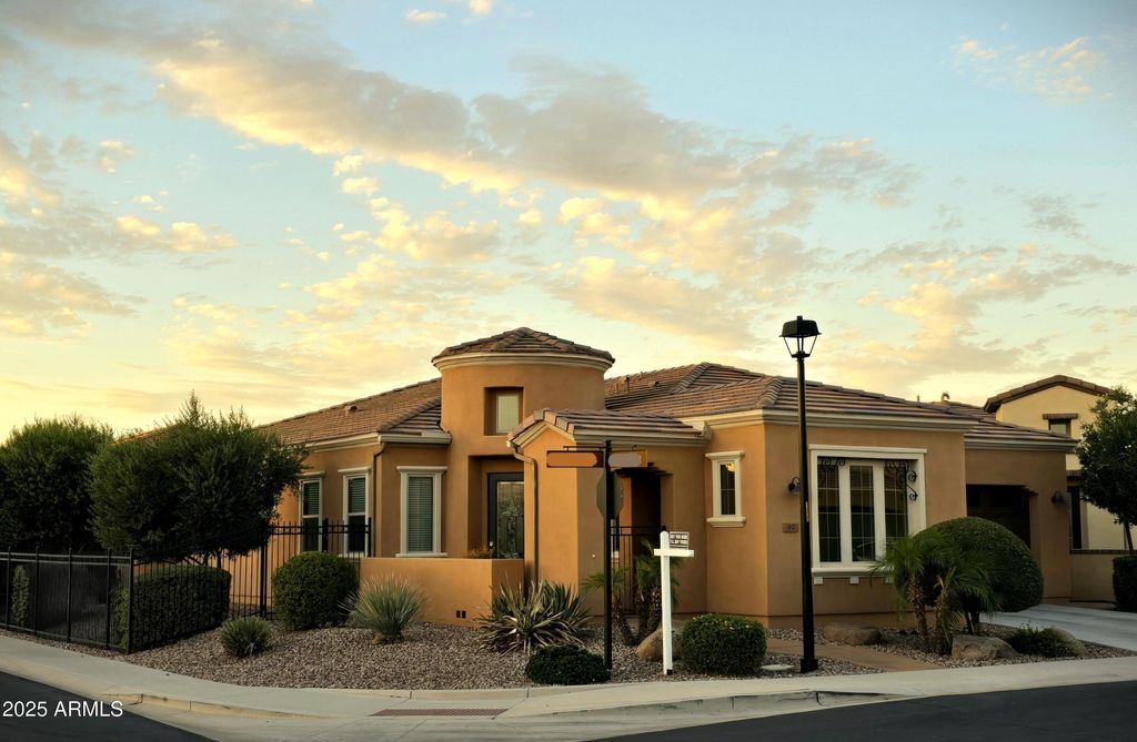 Photo of 40 E Camellia Way, Queen Creek, AZ 85140 (MLS # 6951942)