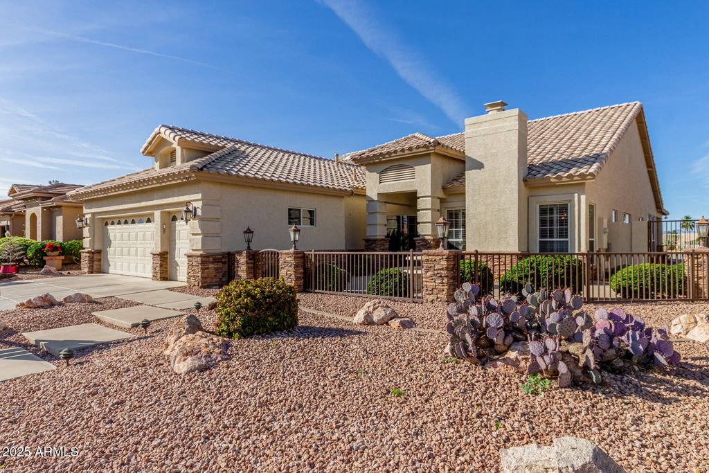 Photo of 5822 S Amberwood Drive, Chandler, AZ 85248 (MLS # 6959985)