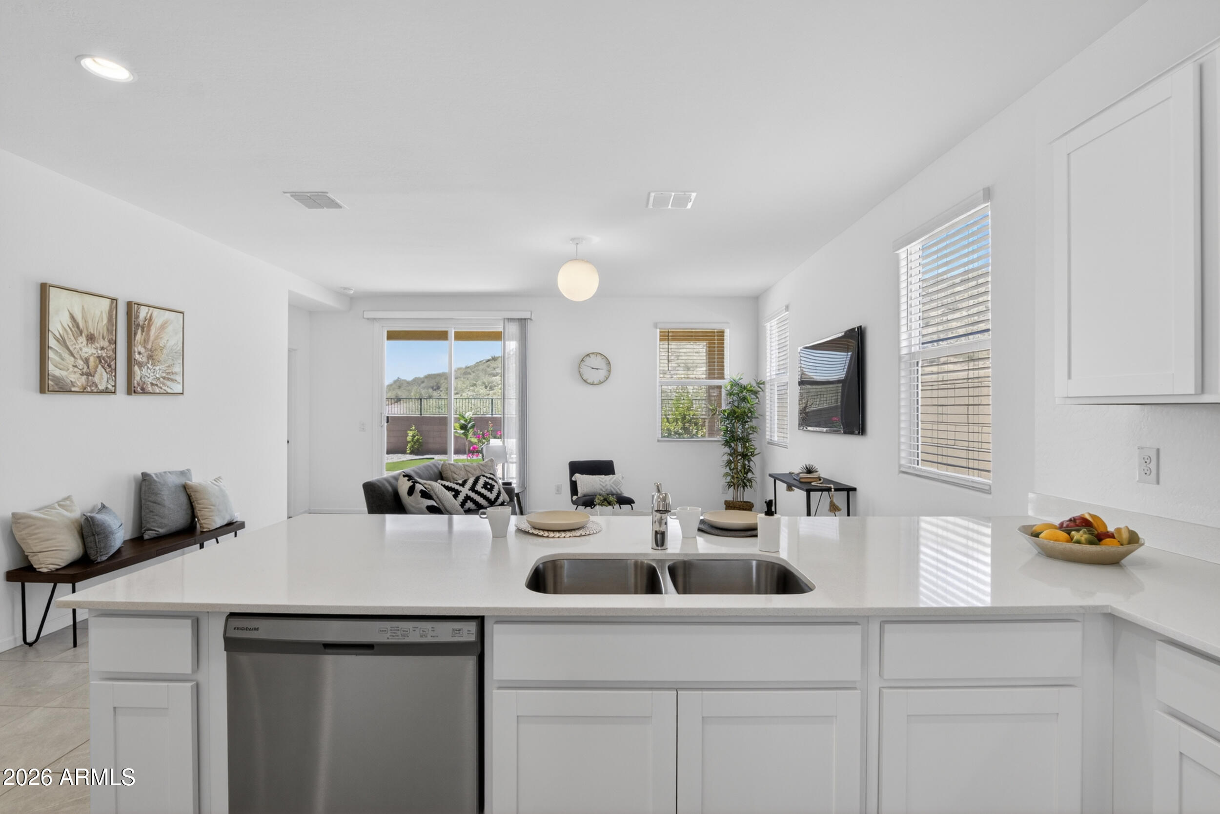 3253 W JUNIPER CANYON Drive
