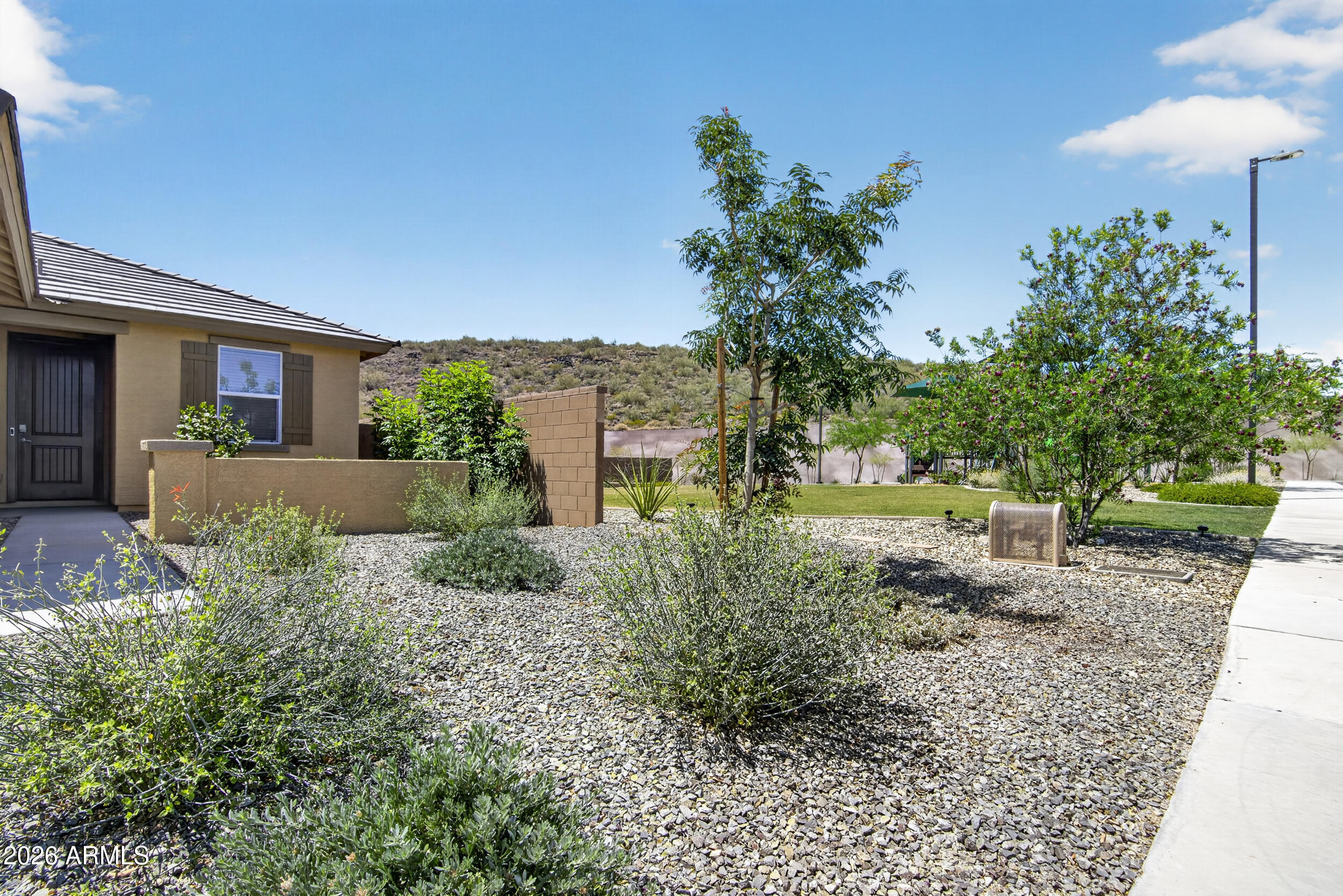 3253 W JUNIPER CANYON Drive