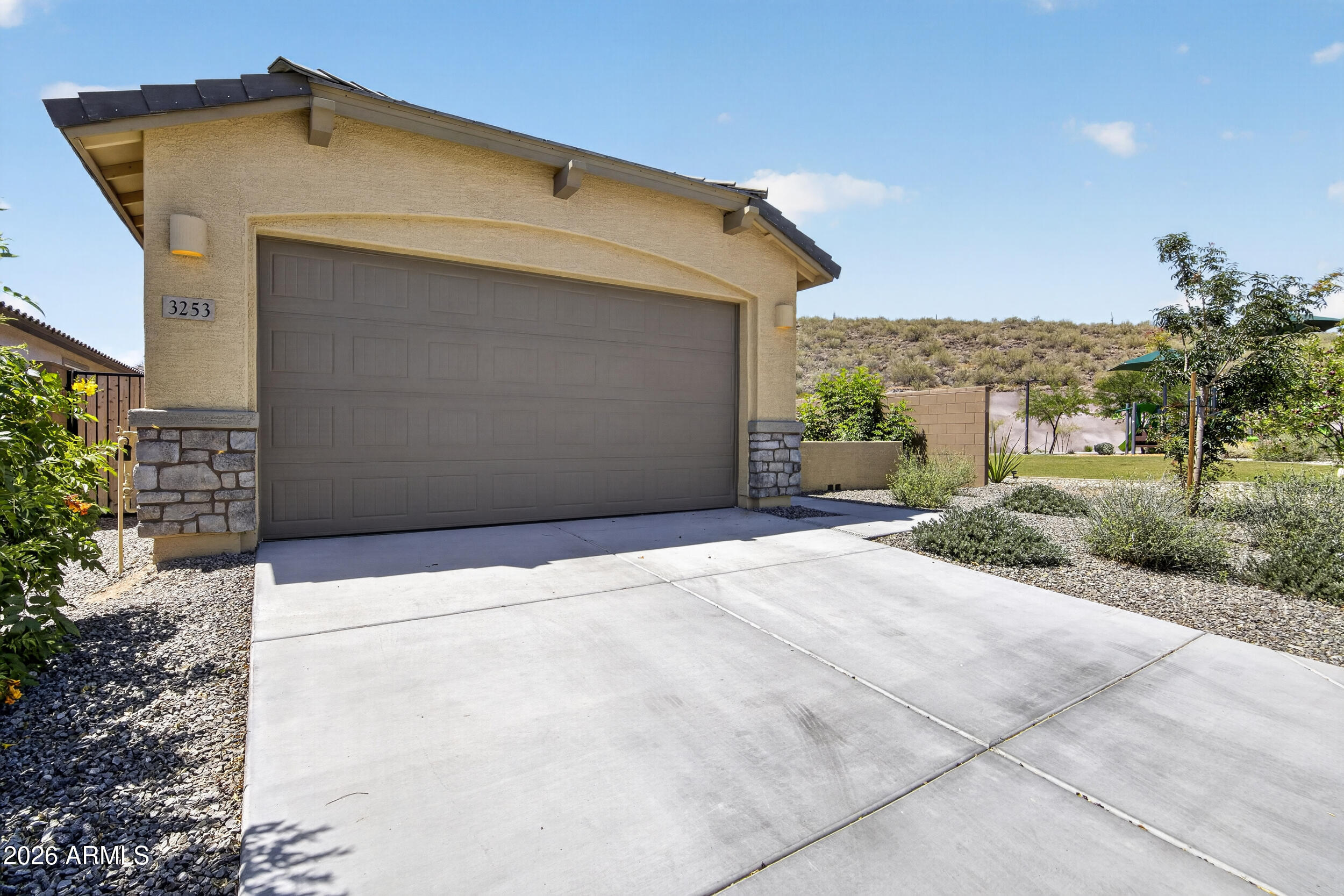 3253 W JUNIPER CANYON Drive