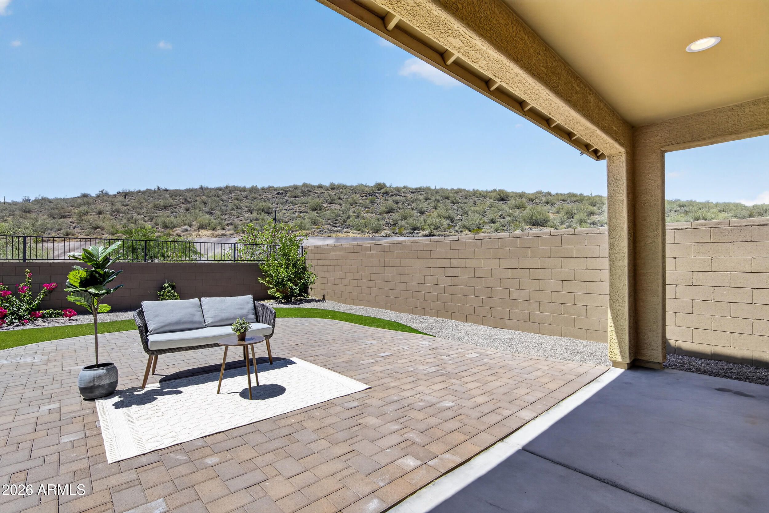 3253 W JUNIPER CANYON Drive