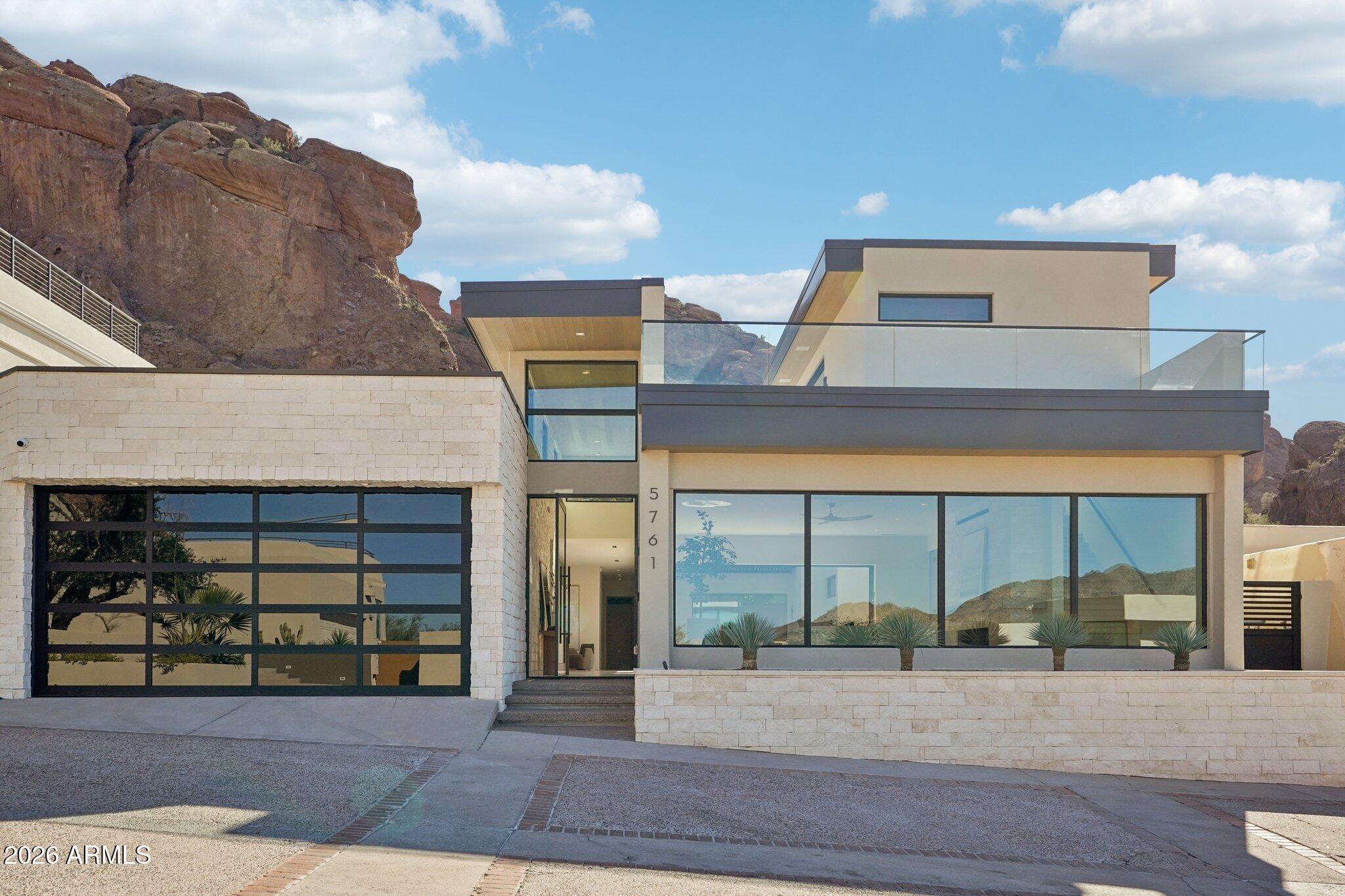 5761 N ECHO CANYON Circle