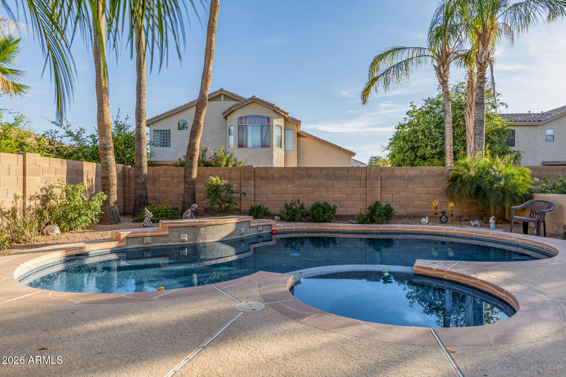 673 W RAVEN Drive