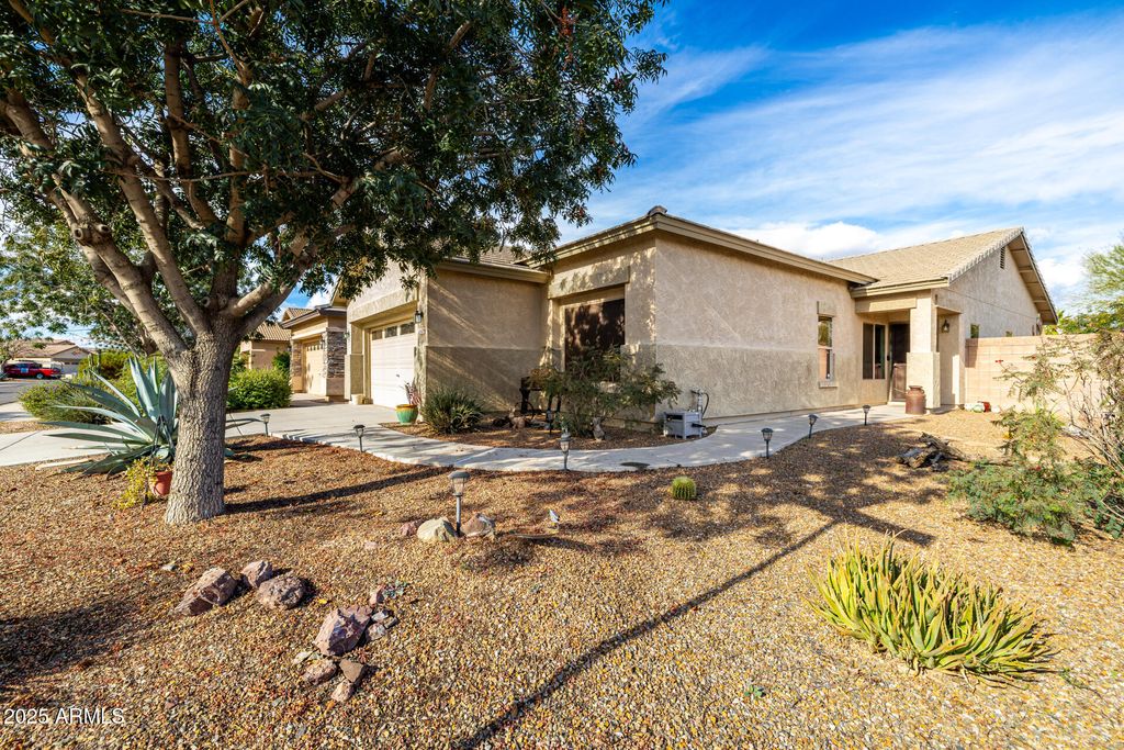 Photo of 44296 W Desert Plant Trail, Maricopa, AZ 85139 (MLS # 6961411)