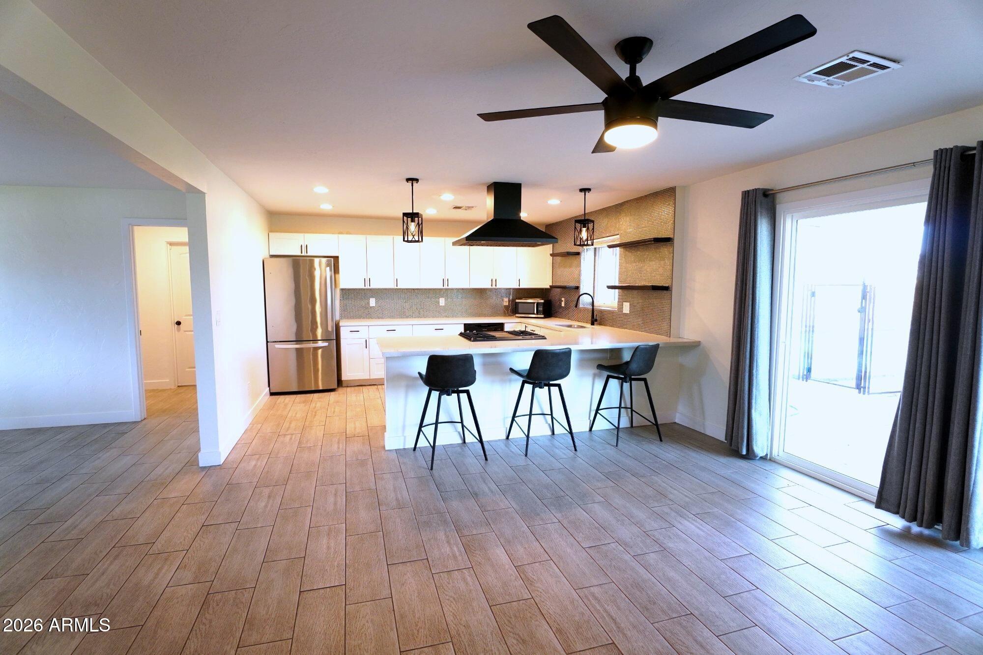 2114 W San Juan Avenue