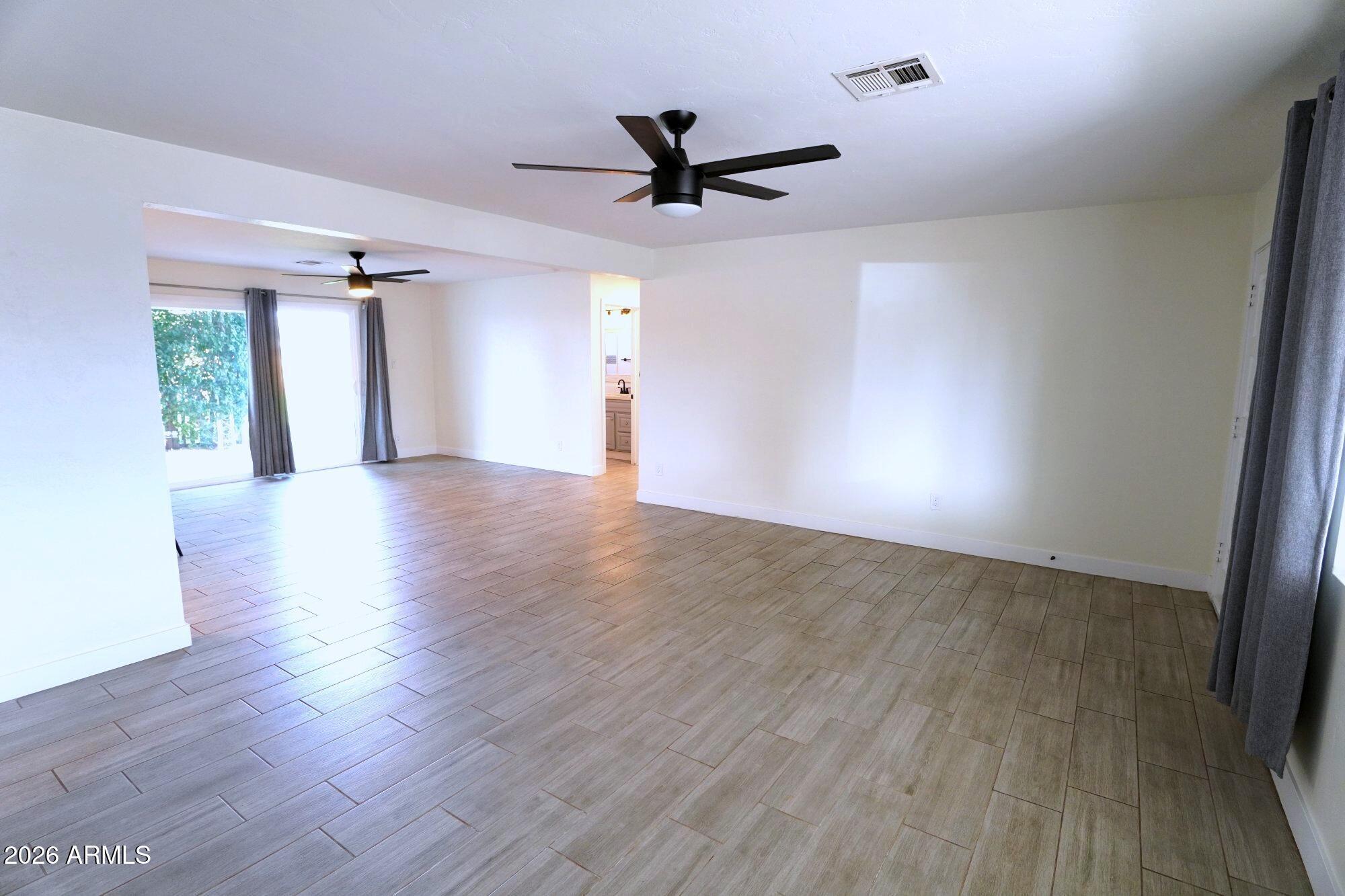 2114 W San Juan Avenue