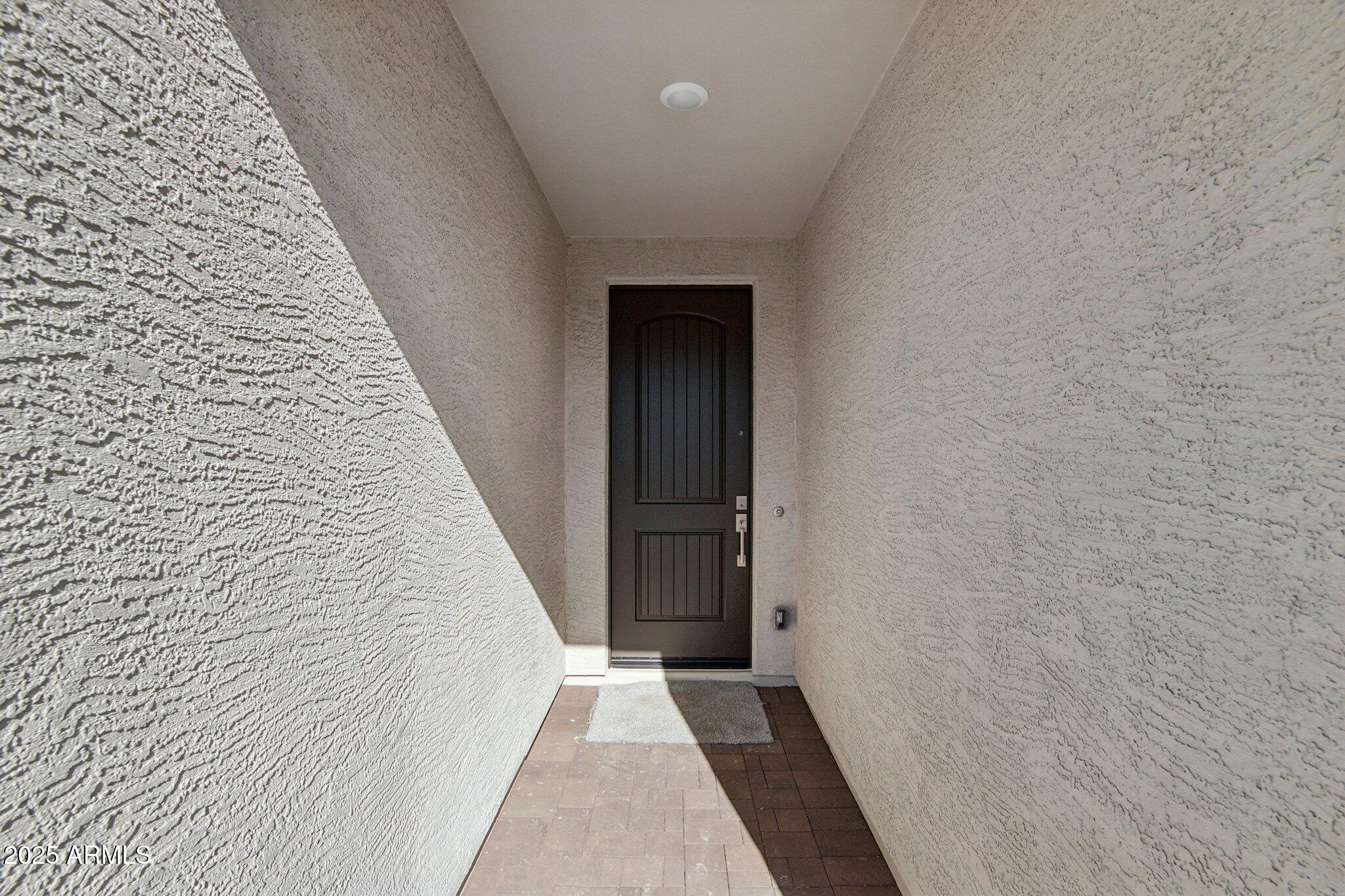 9616 W TAMARISK Avenue