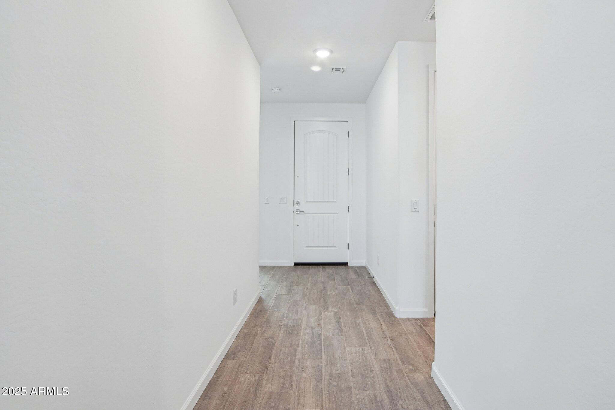 9616 W TAMARISK Avenue