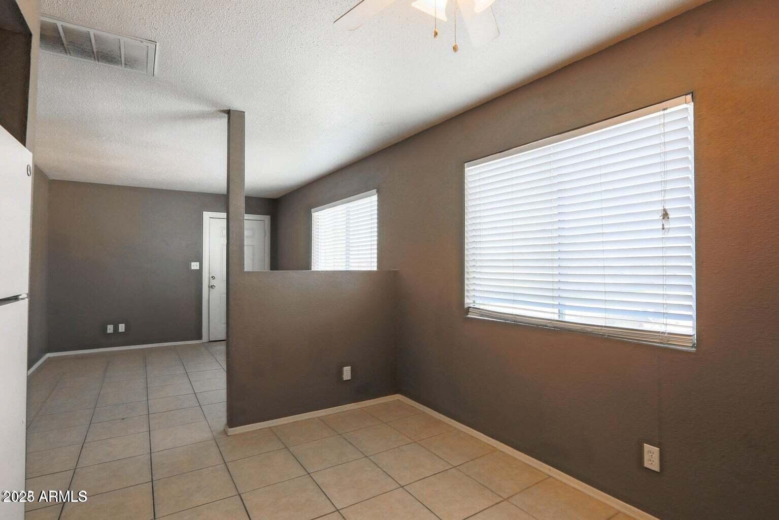 1321 W VOGEL Avenue
