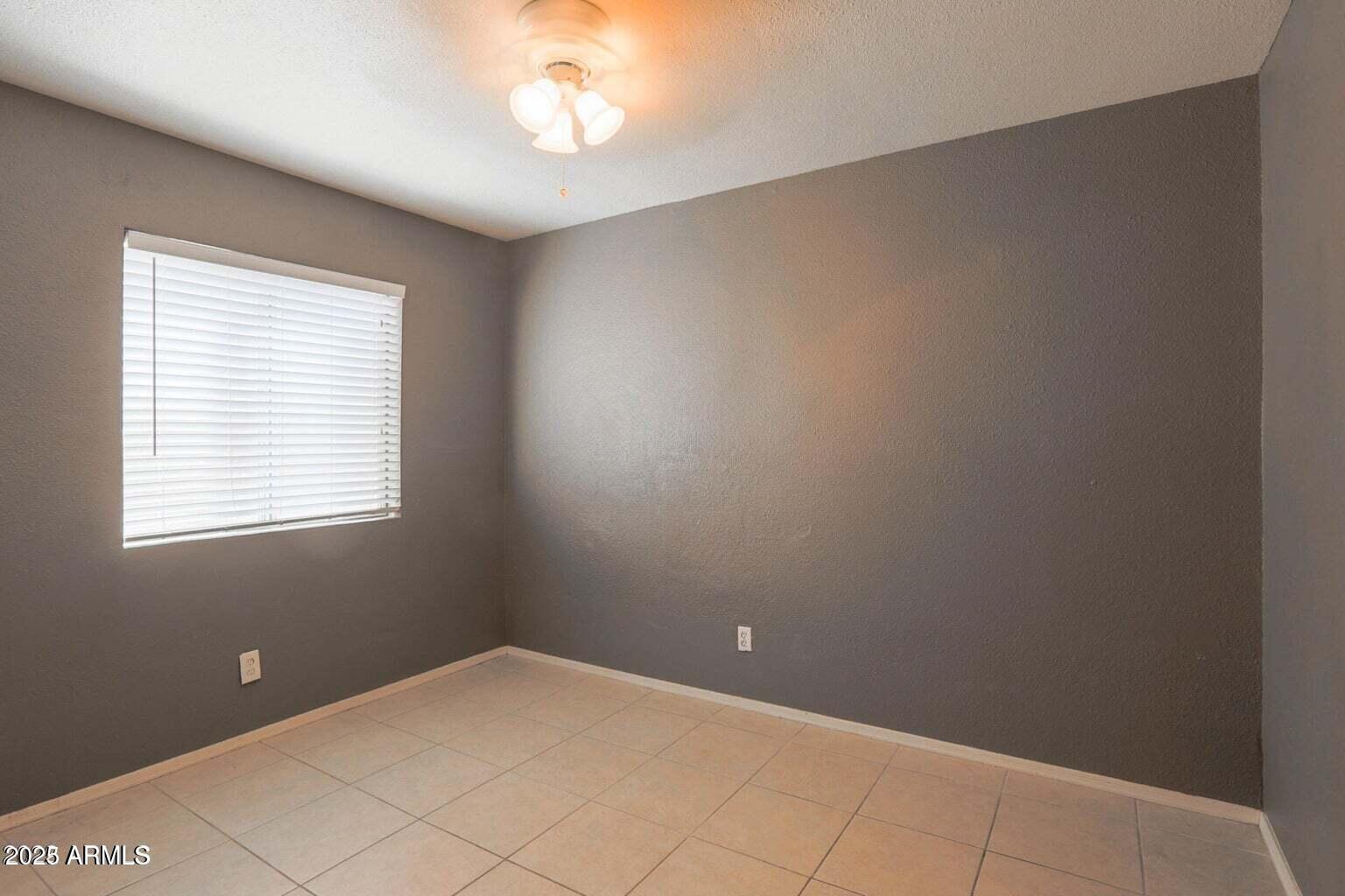 1321 W VOGEL Avenue
