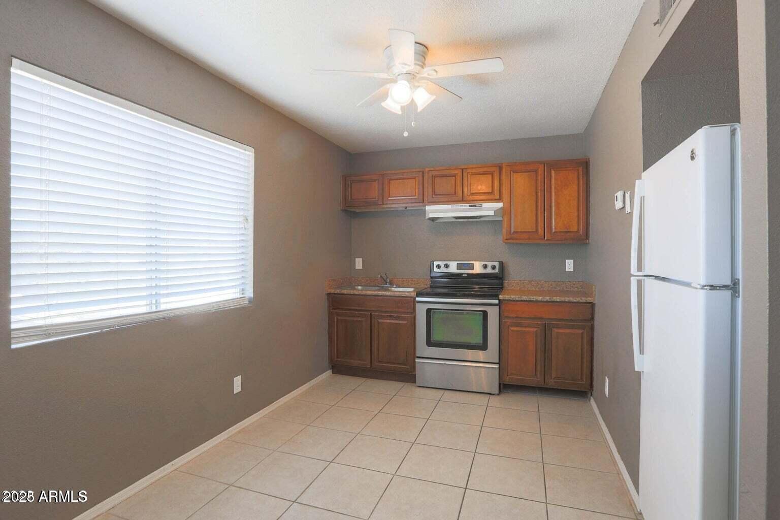 1321 W VOGEL Avenue