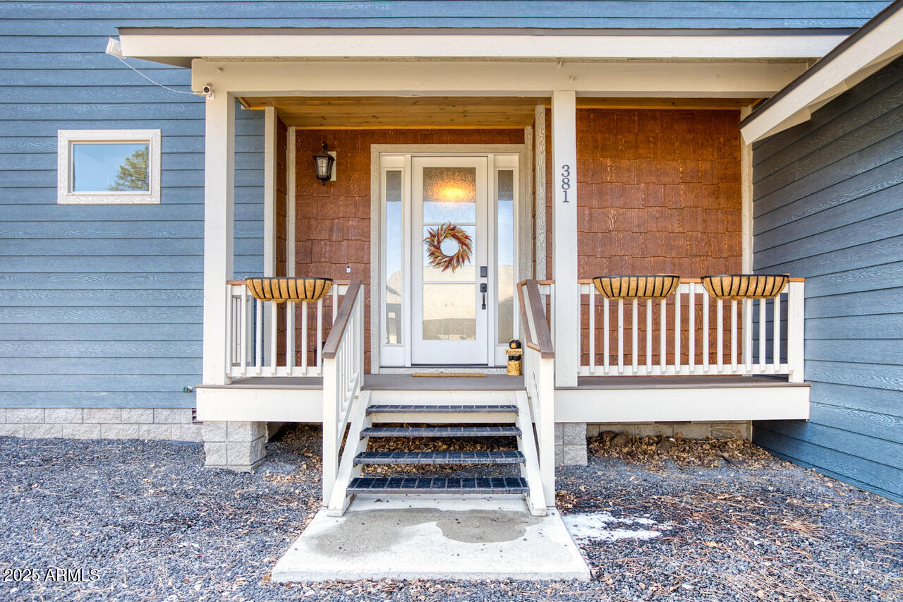 381 E IRIS Lane
