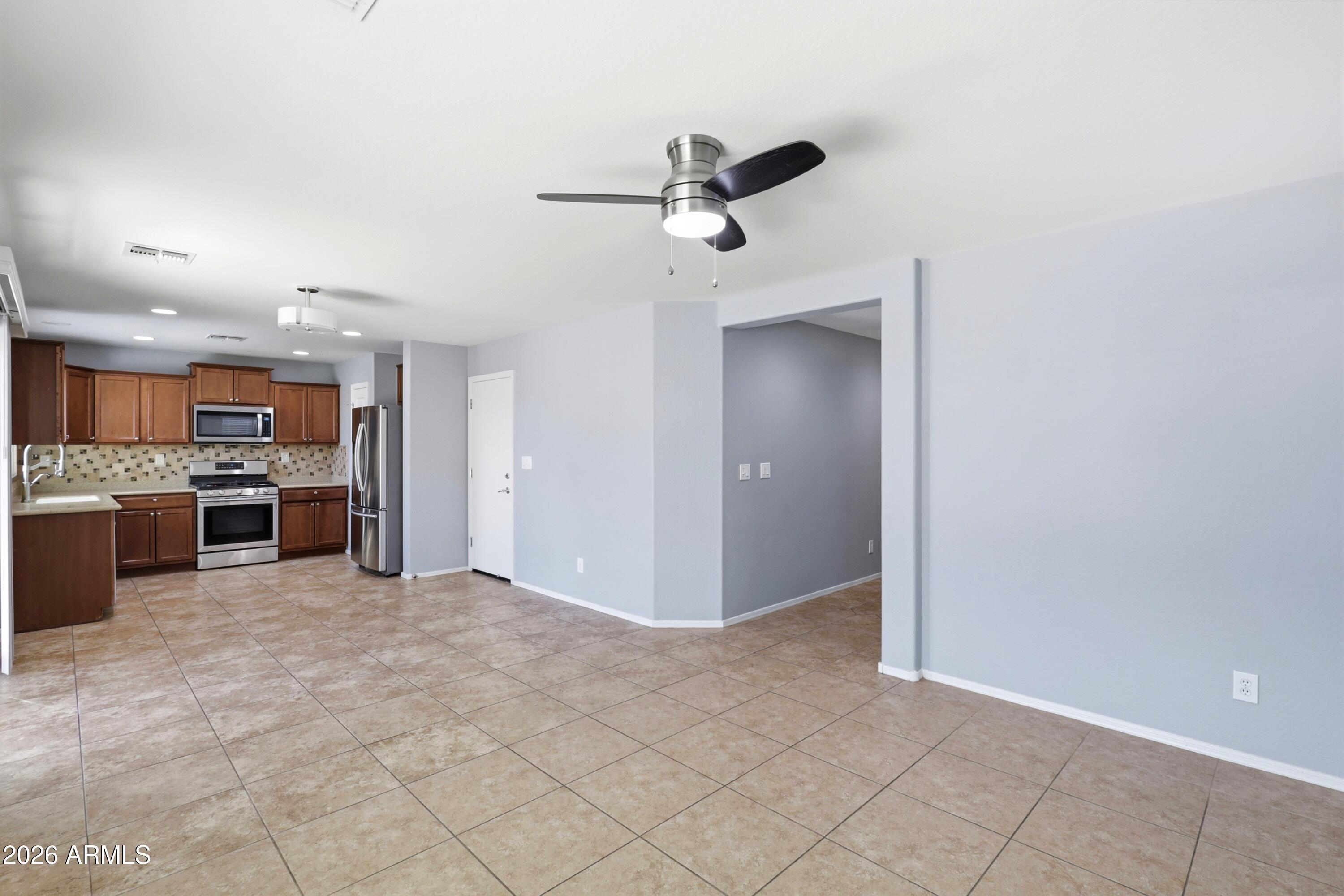 1717 W BUCKHORN Trail