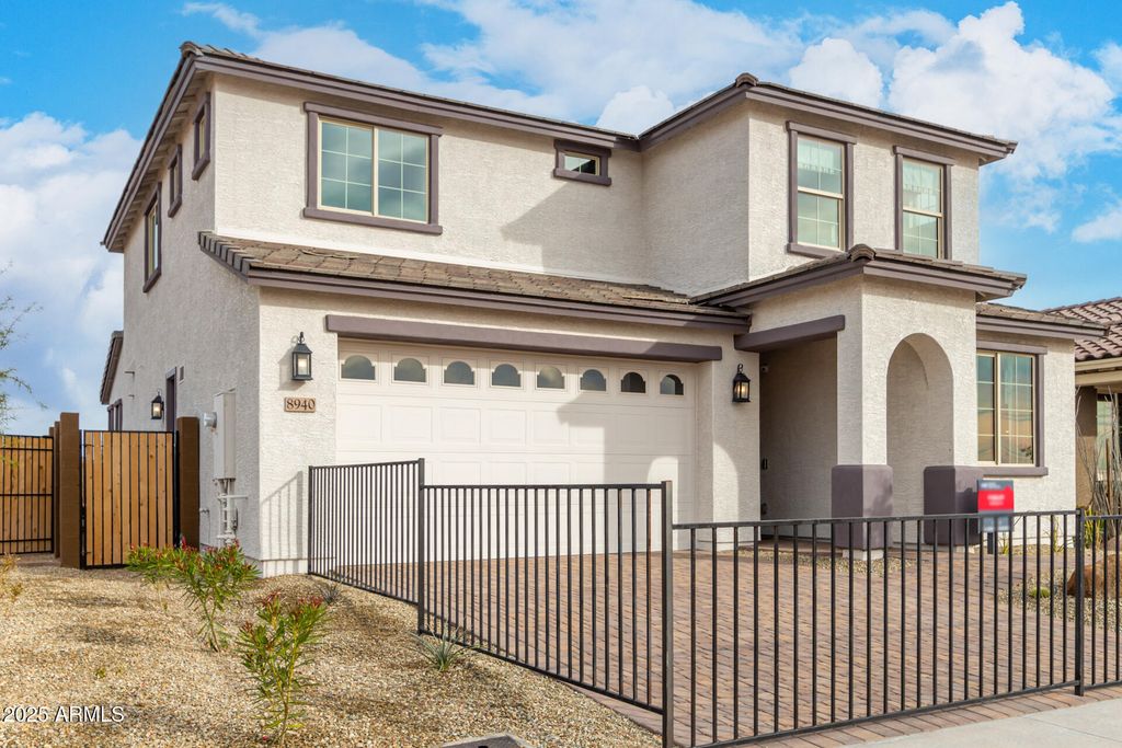 Photo of 8940 W Georgia Avenue, Glendale, AZ 85305 (MLS # 6924108)