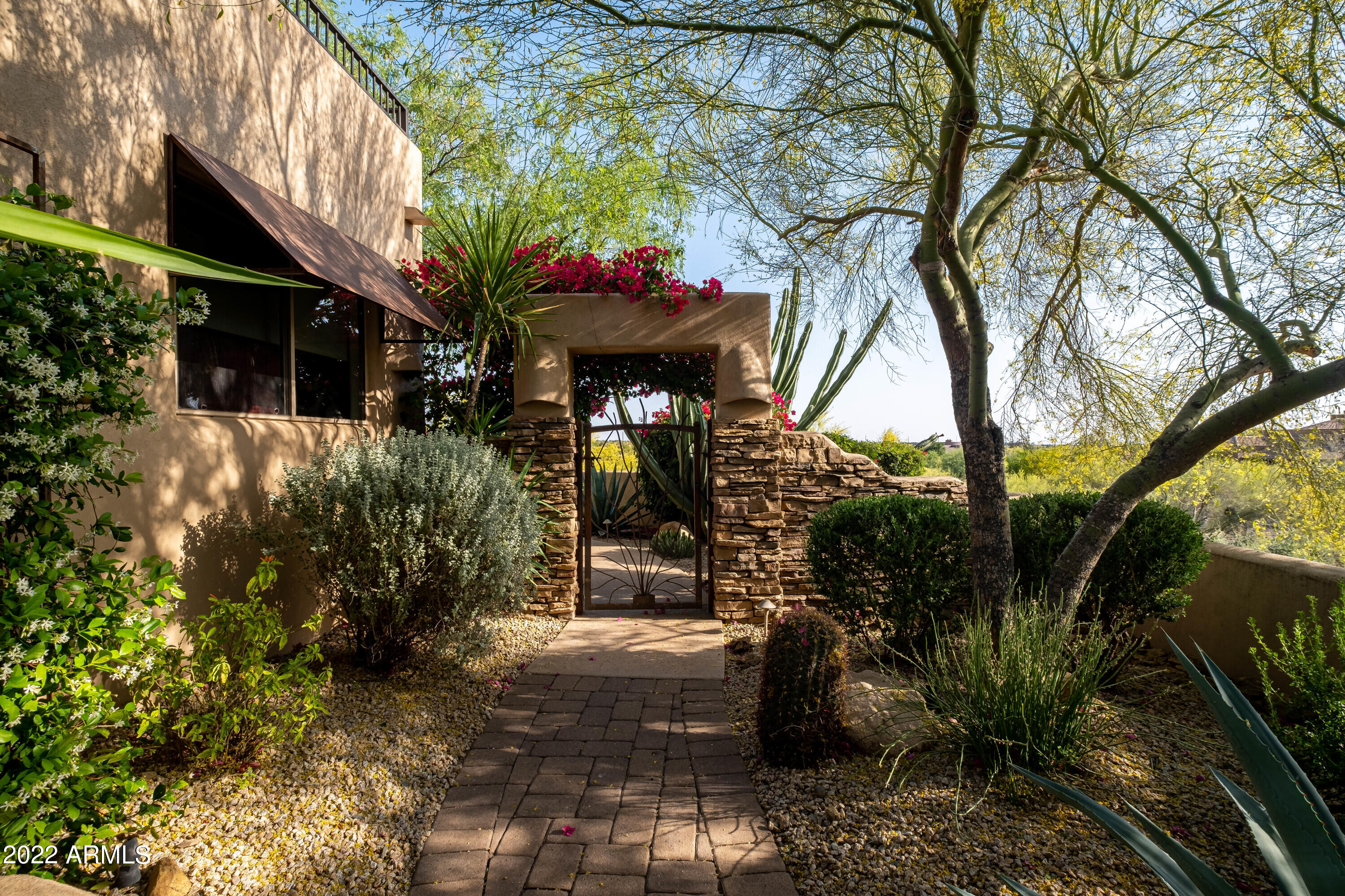 36013 N SUMMIT Drive