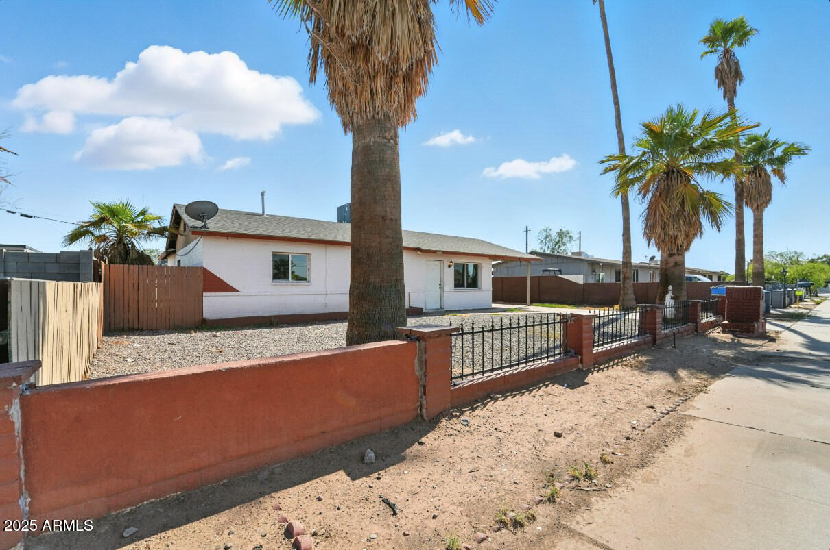 3747 W WIER Avenue
