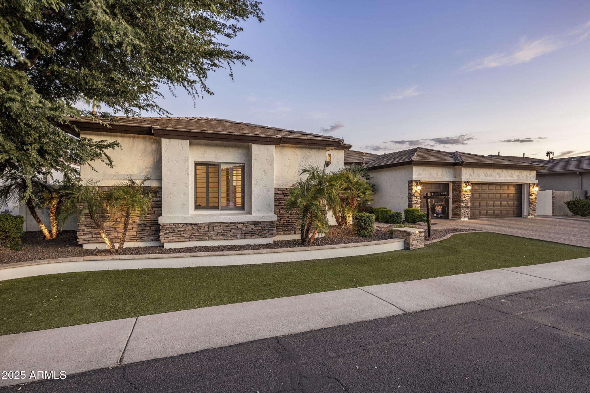 2085 W WEATHERBY Way