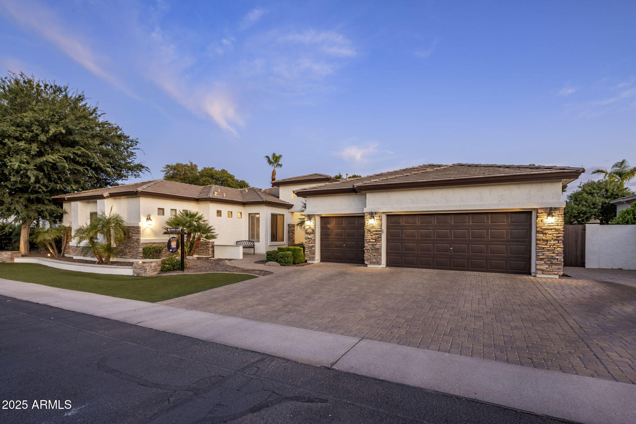 2085 W WEATHERBY Way