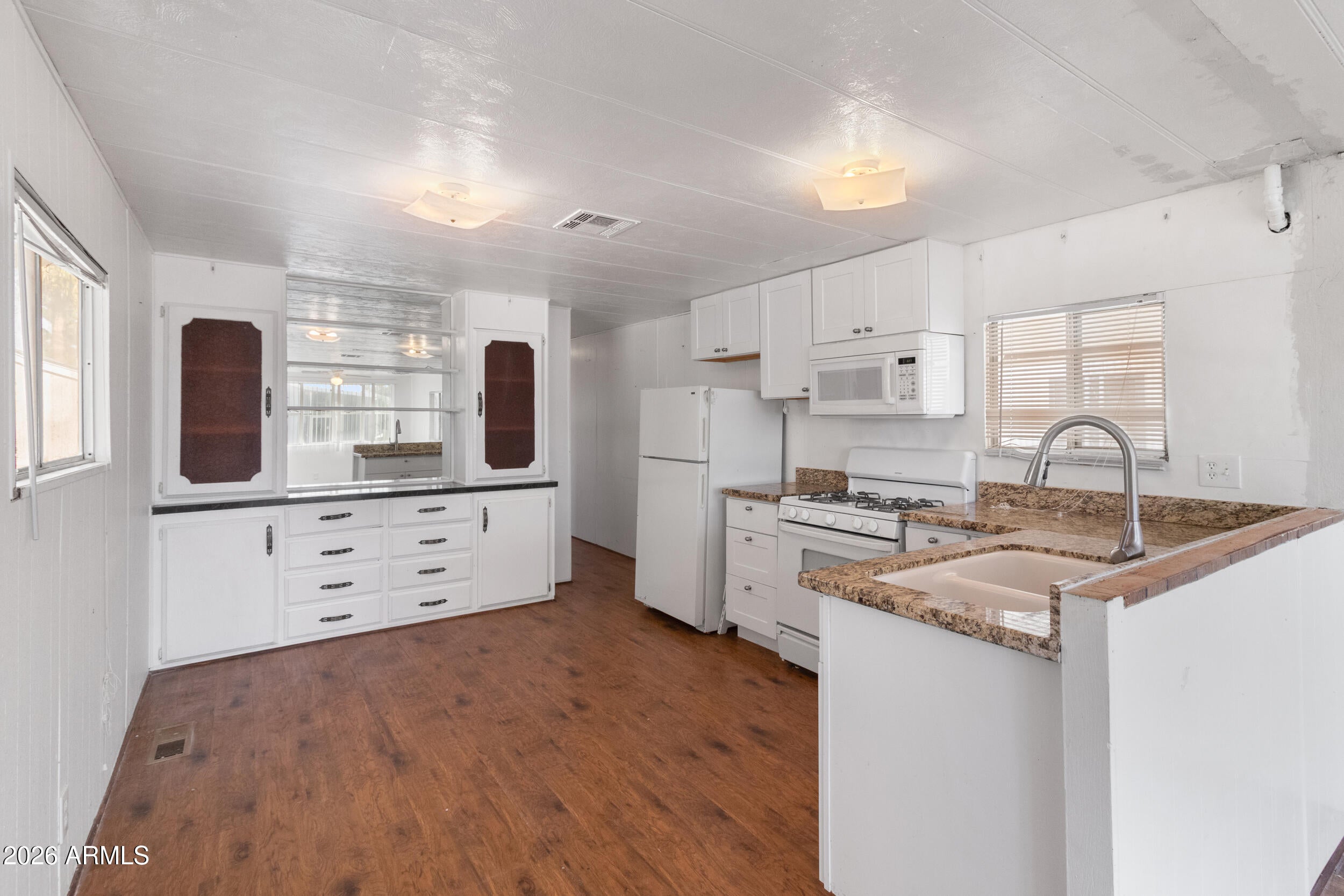 535 S ALMA SCHOOL Road 39