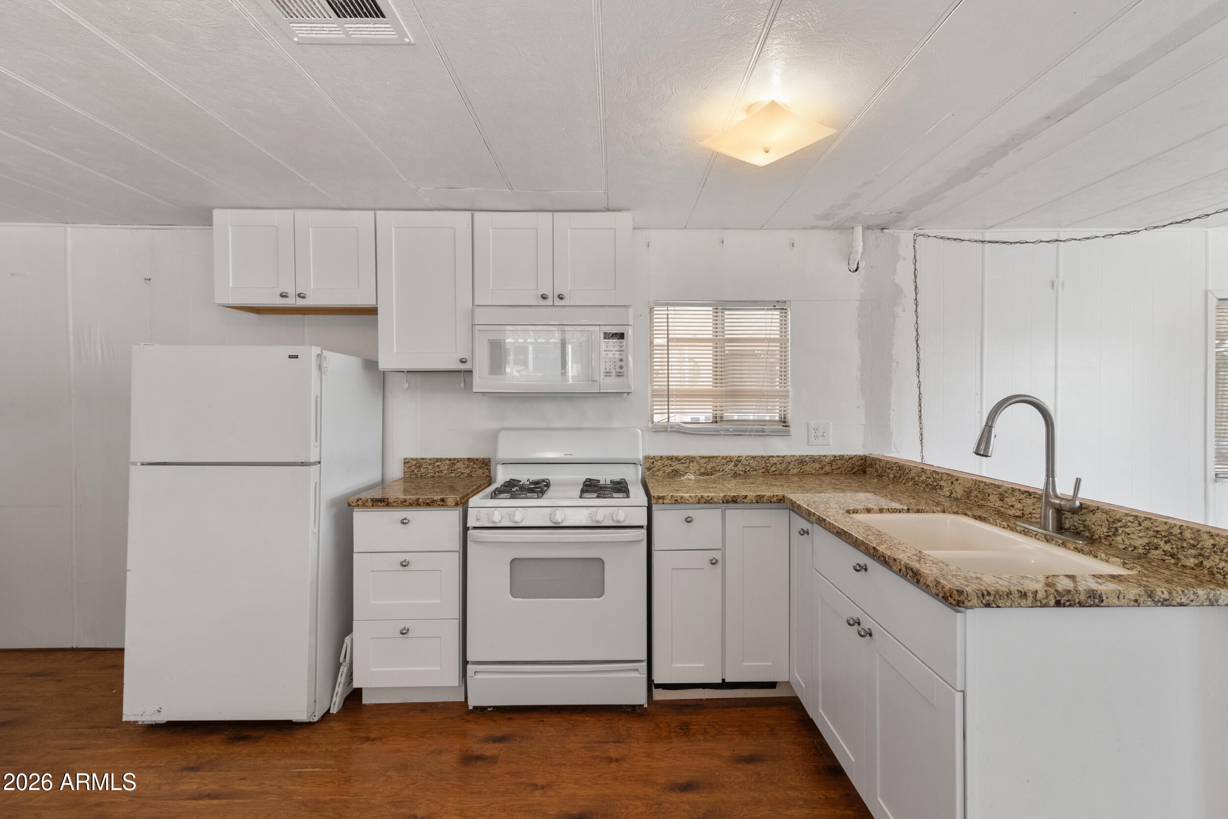 535 S ALMA SCHOOL Road 39
