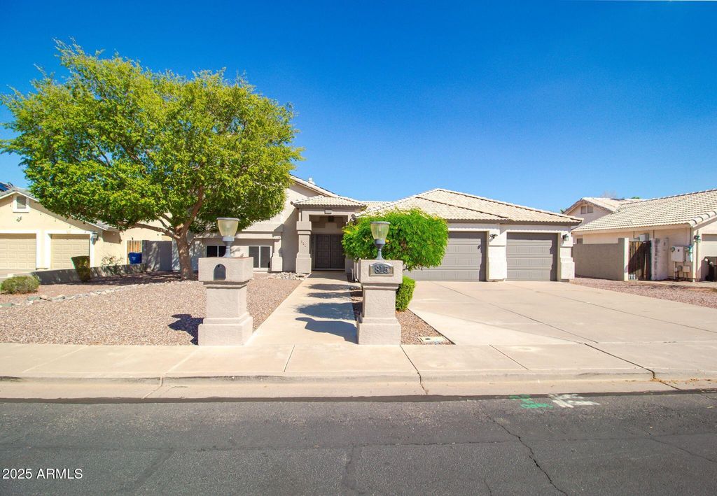 Photo of 815 N Hill Circle, Mesa, AZ 85203 (MLS # 6926947)