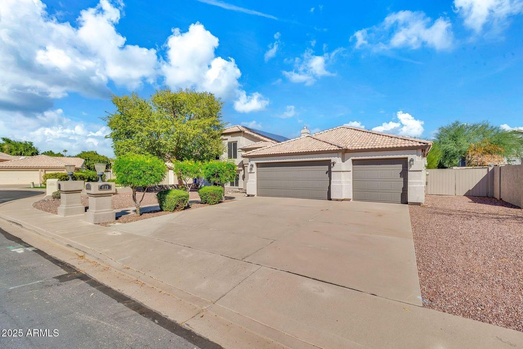 Photo of 815 N Hill Circle, Mesa, AZ 85203 (MLS # 6926947)