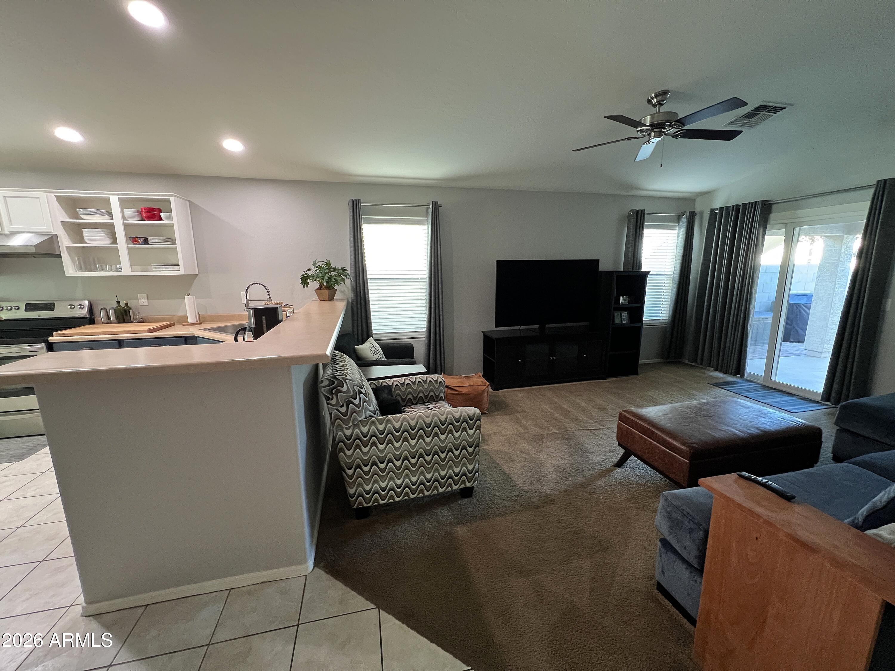 10758 W CAMBRIDGE Avenue