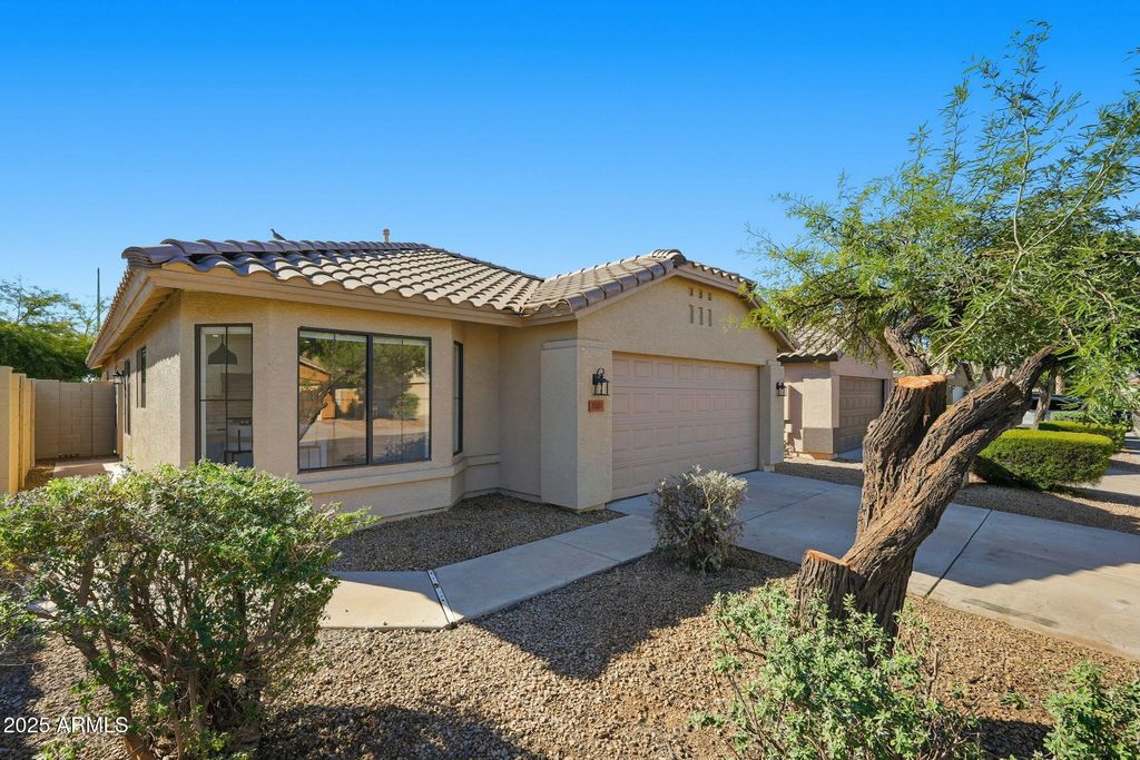 Photo of 3301 E Hononegh Drive, Phoenix, AZ 85050 (MLS # 6944399)