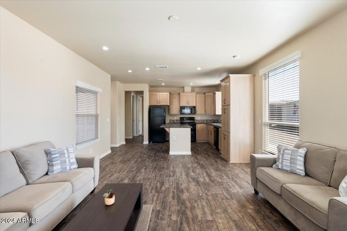 8865 E BASELINE Road 753