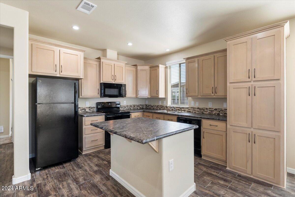 8865 E BASELINE Road 753