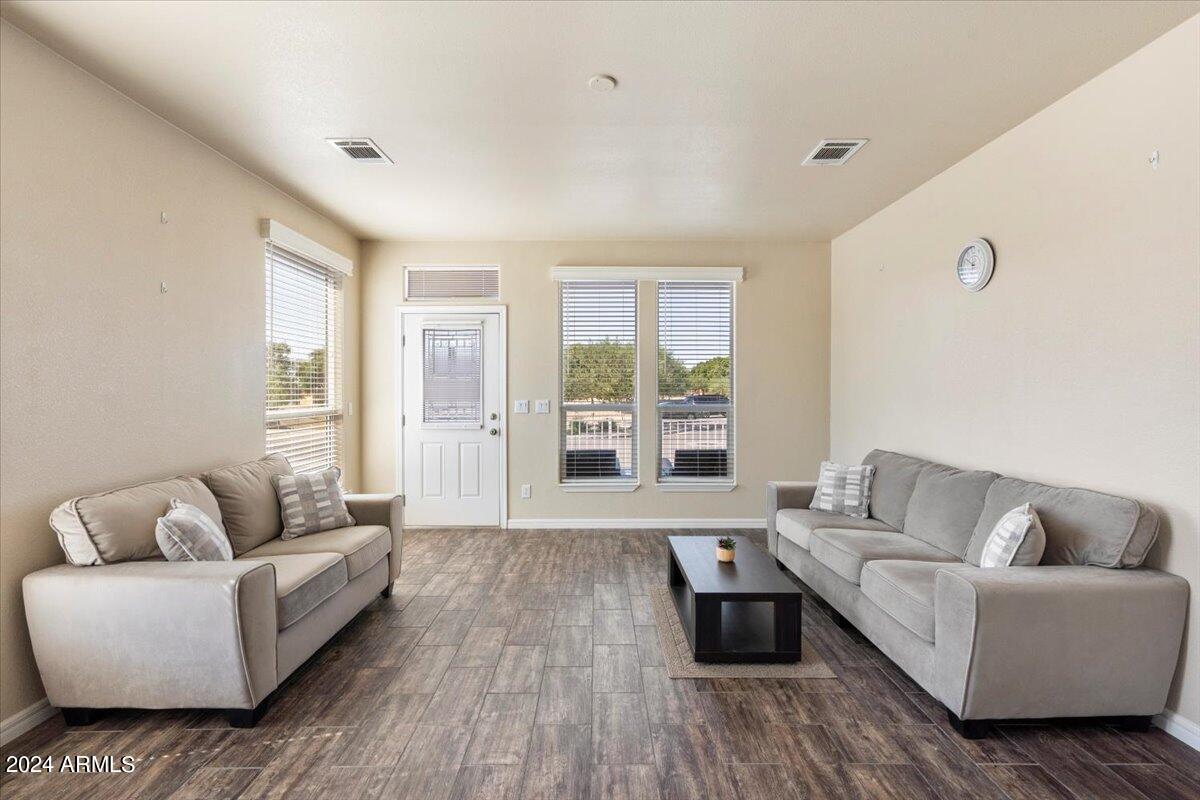 8865 E BASELINE Road 753