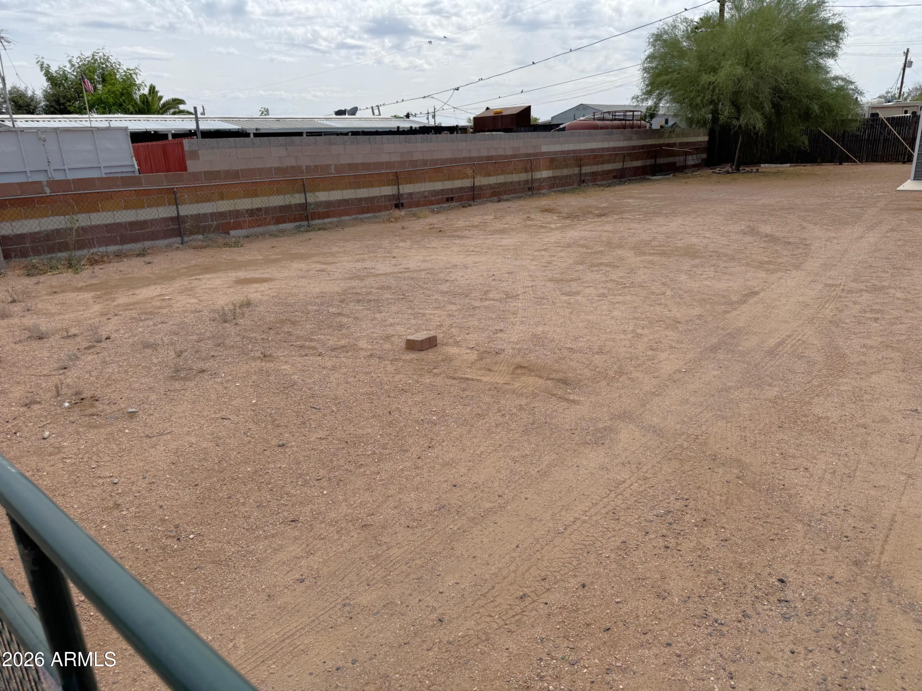 1922 N DESERT VIEW Drive -