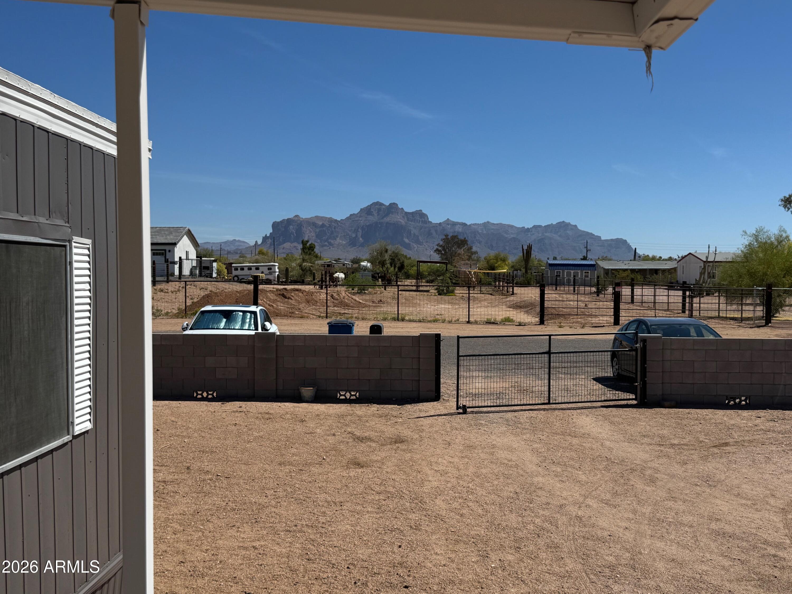 1922 N DESERT VIEW Drive -
