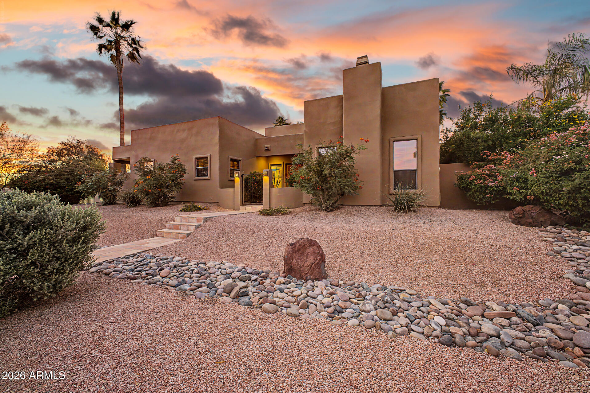 1010 W CLAREMONT Street