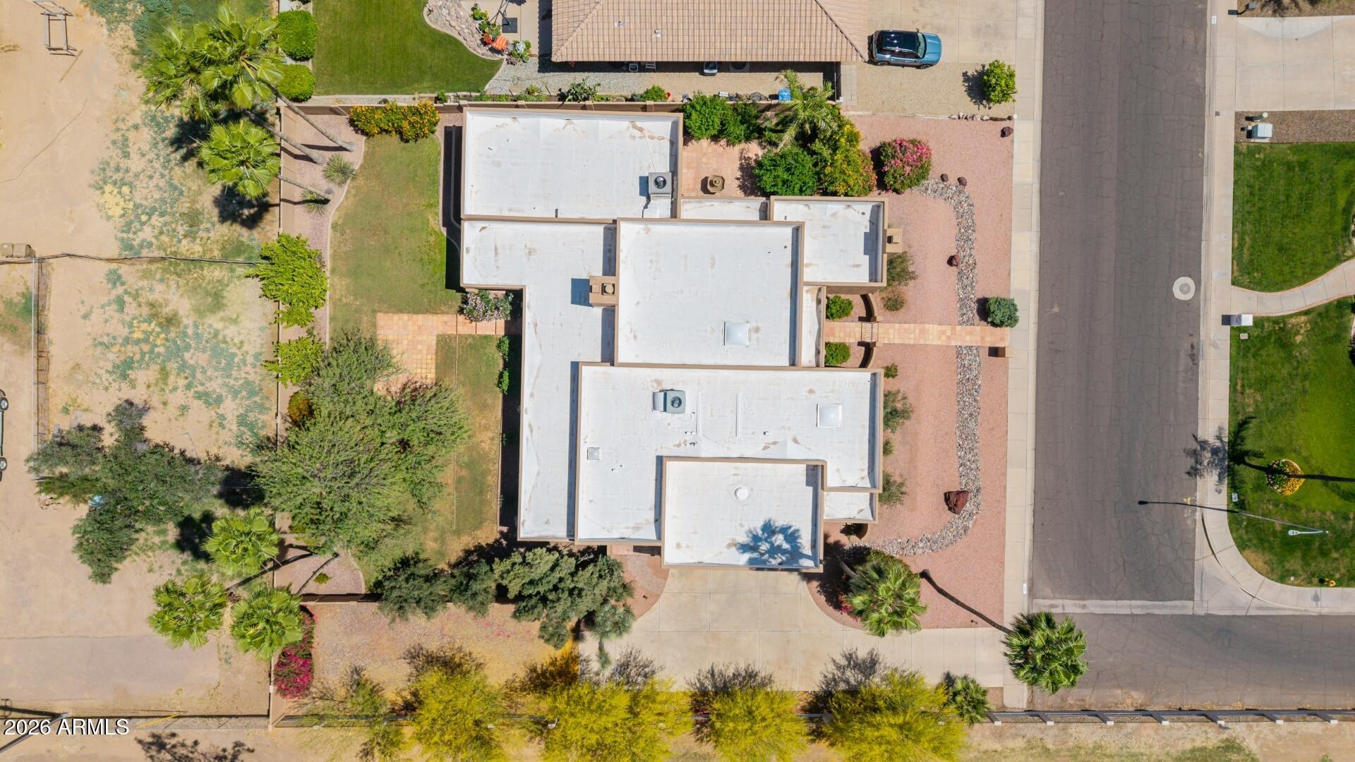 1010 W CLAREMONT Street