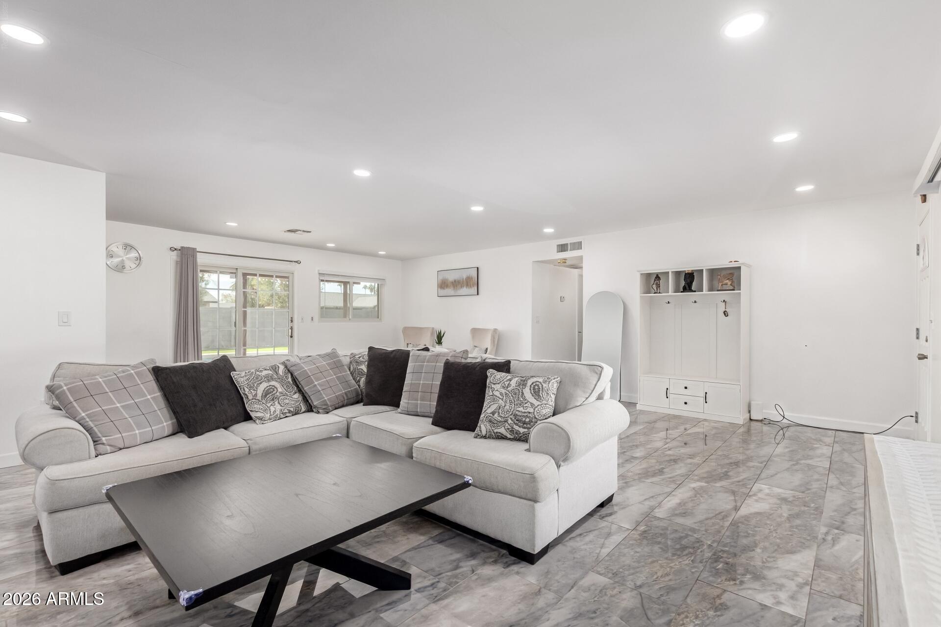 1853 W PLATA Avenue