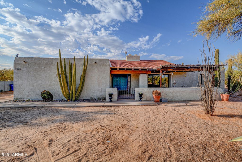 Photo of 6520 E Peak View Road, Cave Creek, AZ 85331 (MLS # 6867821)