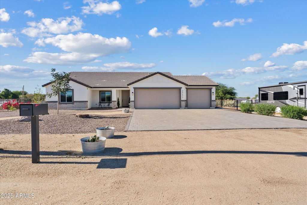 Photo of 25432 S Lemon Avenue, Queen Creek, AZ 85142 (MLS # 6954013)